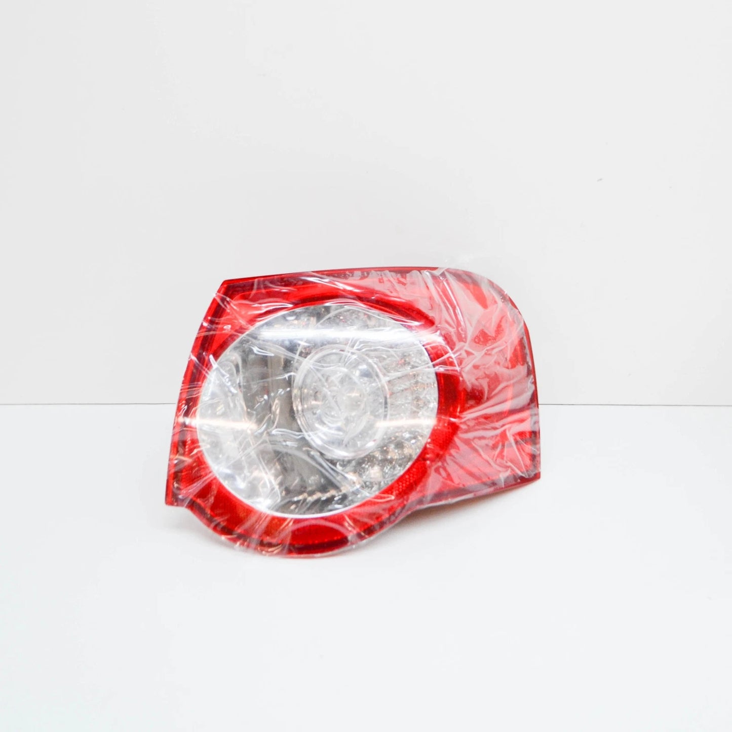 NEW VW PASSAT B6 3C2 REAR RIGHT OUTER TAILLIGHT 3C9945096N