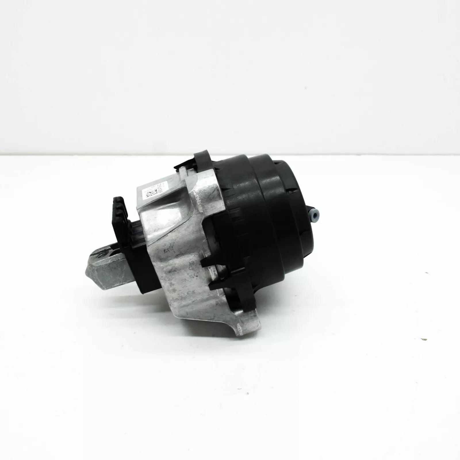 NEW BMW 5 G30 RIGHT SIDE ENGINE MOUNT 22116860476 6860476 ORIGINAL