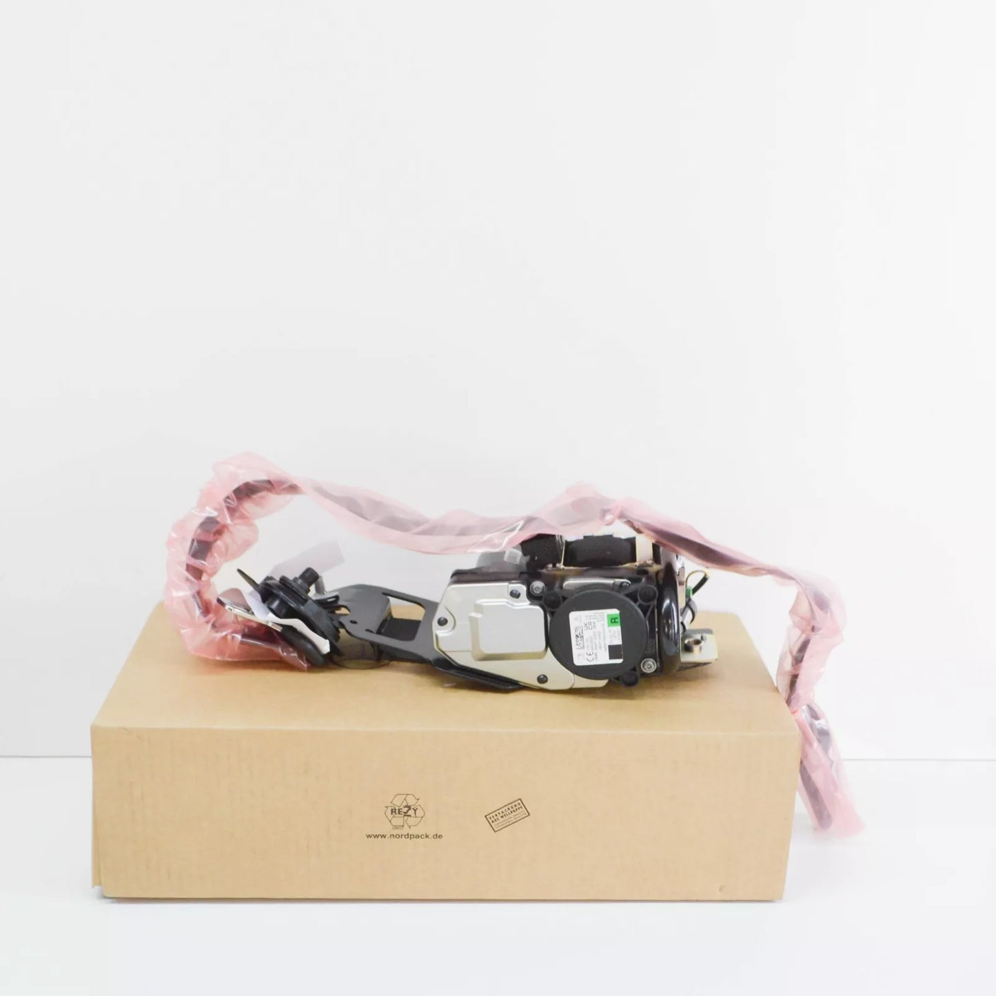 NEW MERCEDES-BENZ C W205 FRONT RIGHT SEATBELT A20586078009C94 ORIGINAL