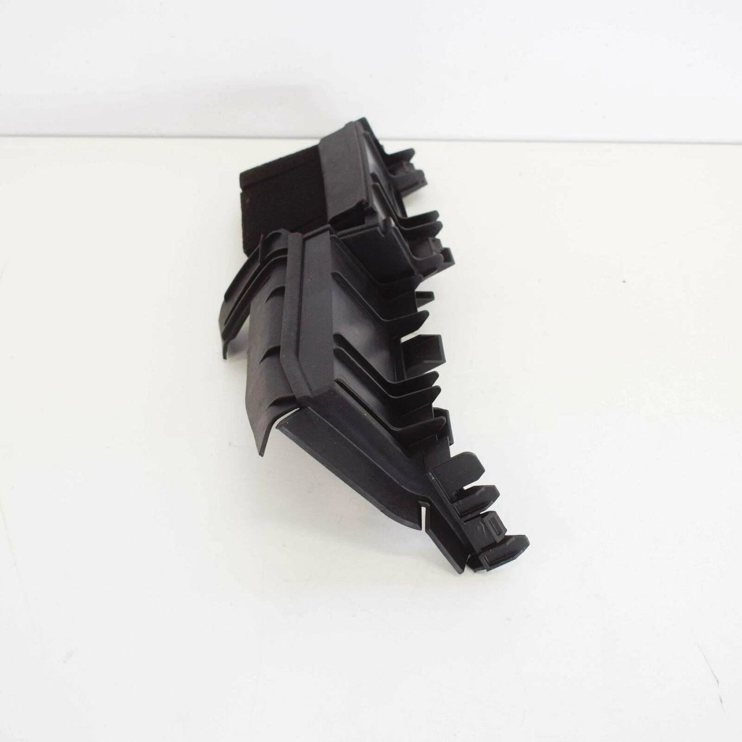 NEW MERCEDES-BENZ GLA-CLASS X156 RADIATOR RIGHT AIR DUCT A1765050630 ORIGINAL