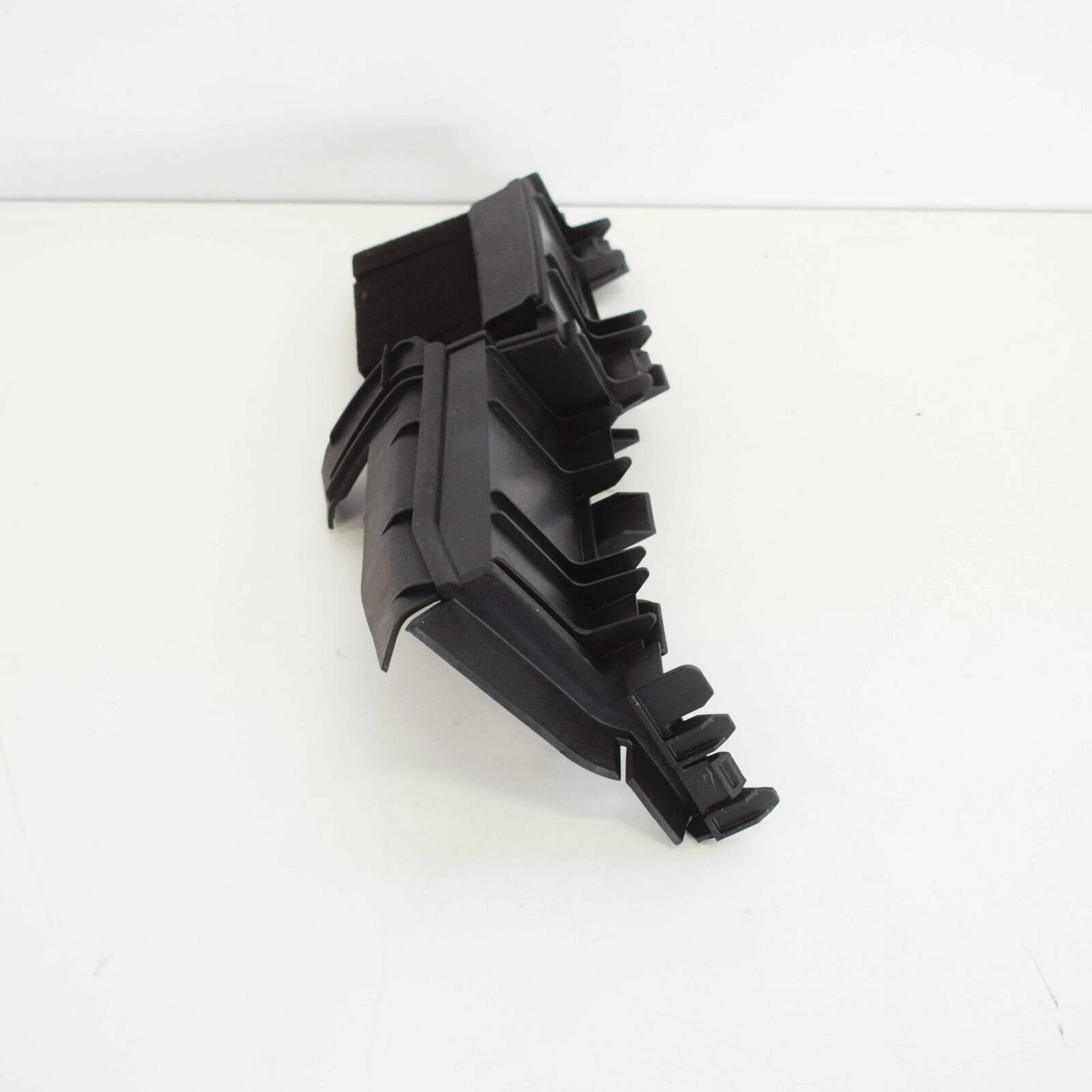 NEW MERCEDES-BENZ GLA-CLASS X156 RADIATOR RIGHT AIR DUCT A1765050630 ORIGINAL