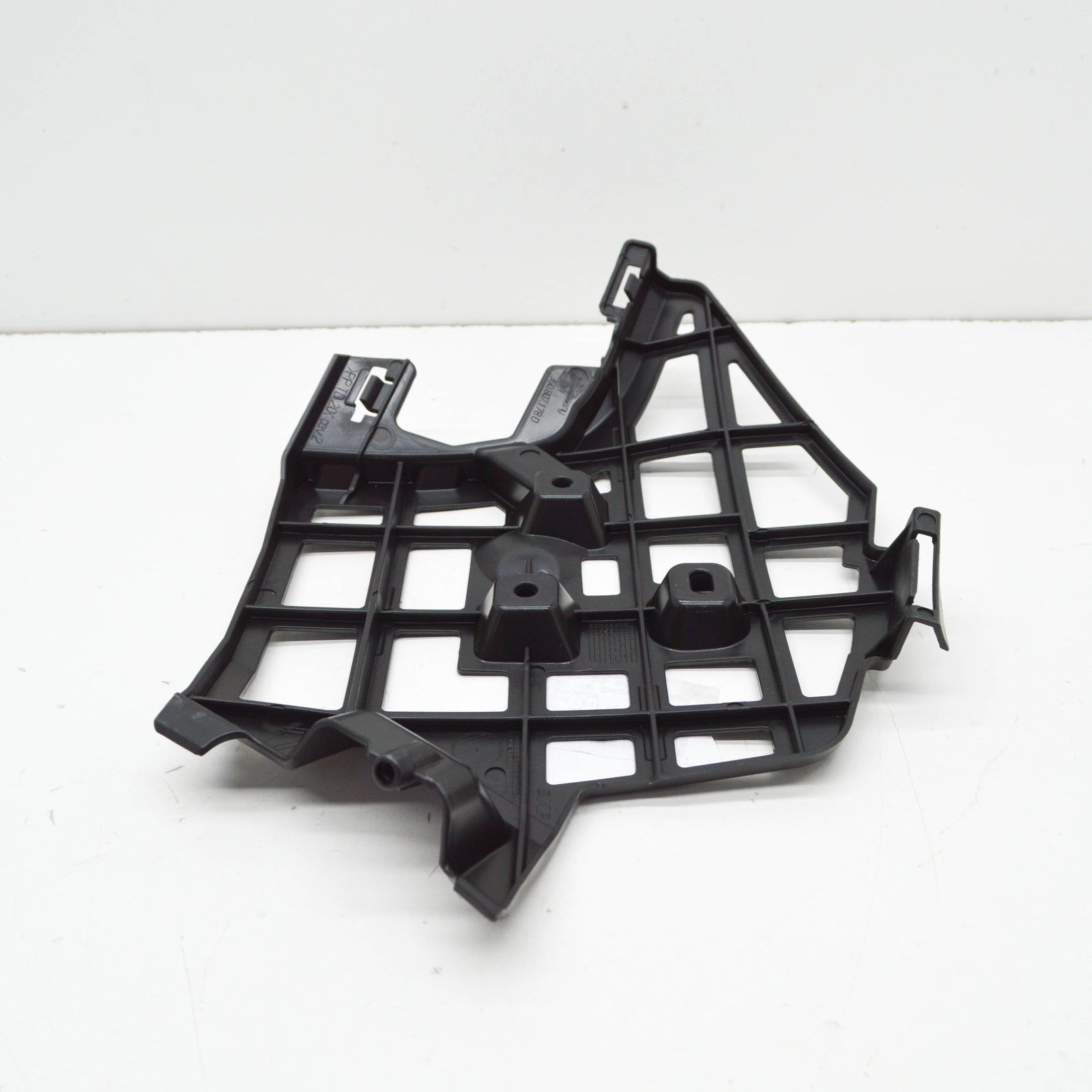 NEW VOLKSWAGEN PASSAT B8 FRONT RIGHT BUMPER BRACKET 3G0807178D 2016 ORIGINAL