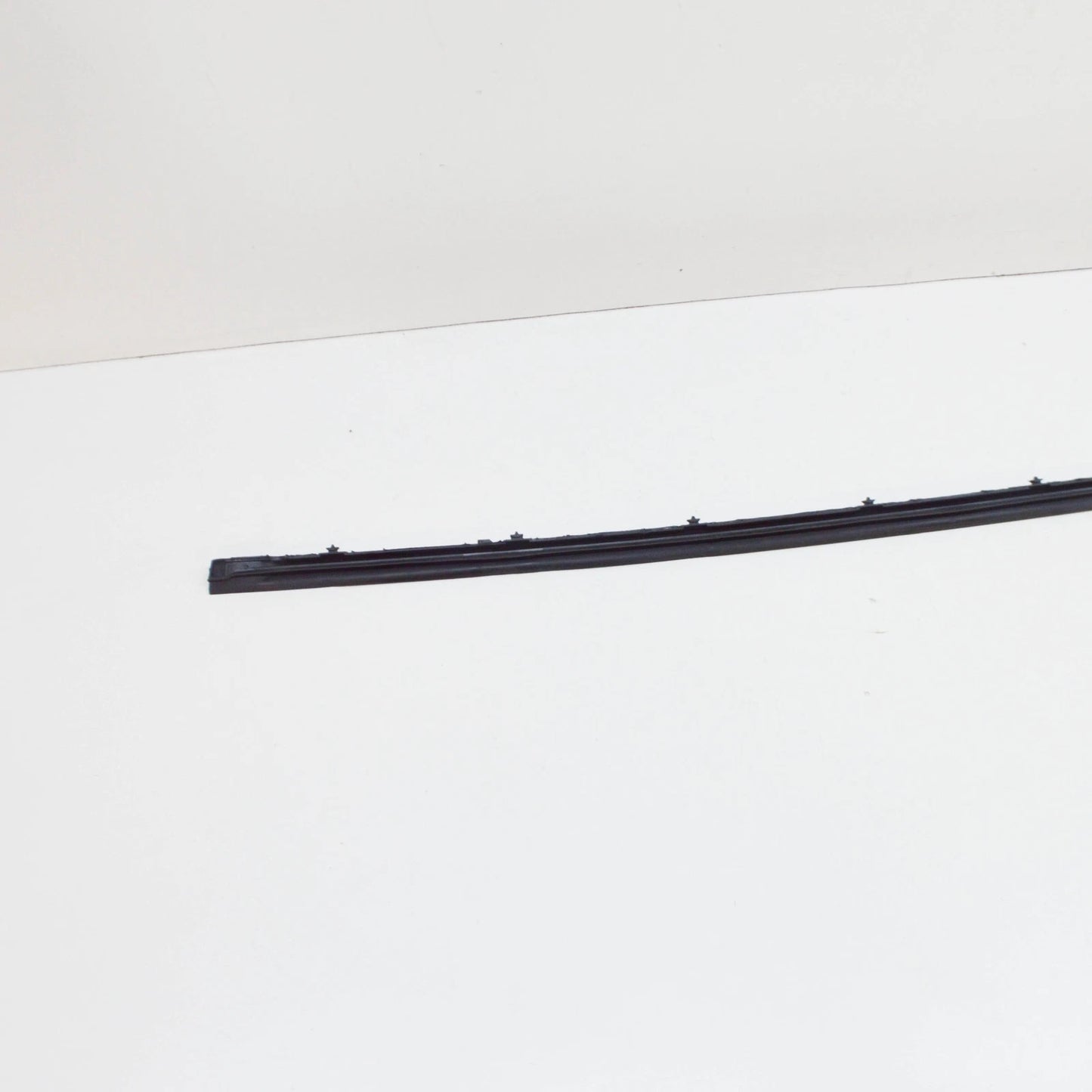 NEW MERCEDES-BENZ GLE W166 FRONT RH LOWER DOOR COVER STRIP A1666980262 ORIGINAL