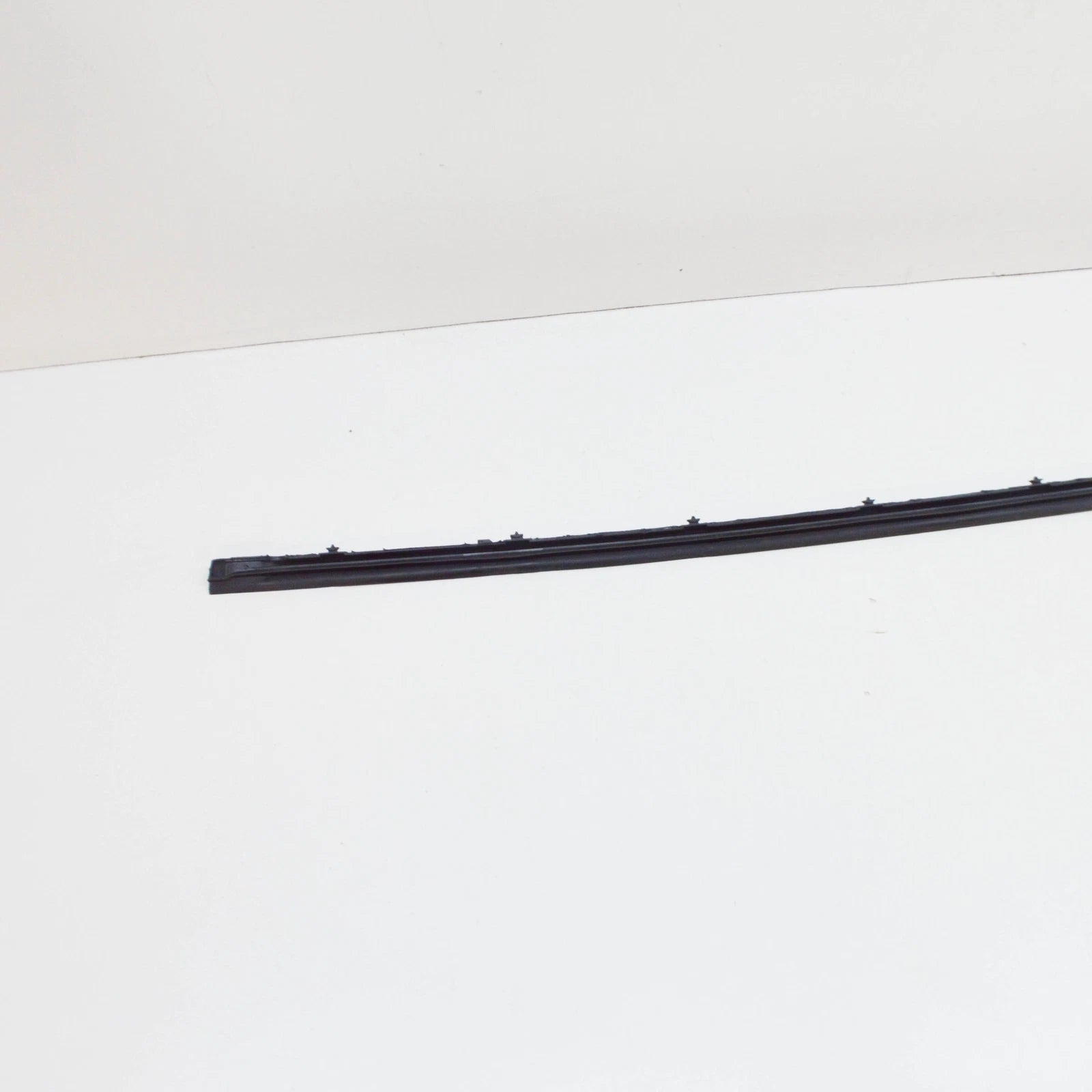 NEW MERCEDES-BENZ GLE W166 FRONT RH LOWER DOOR COVER STRIP A1666980262 ORIGINAL