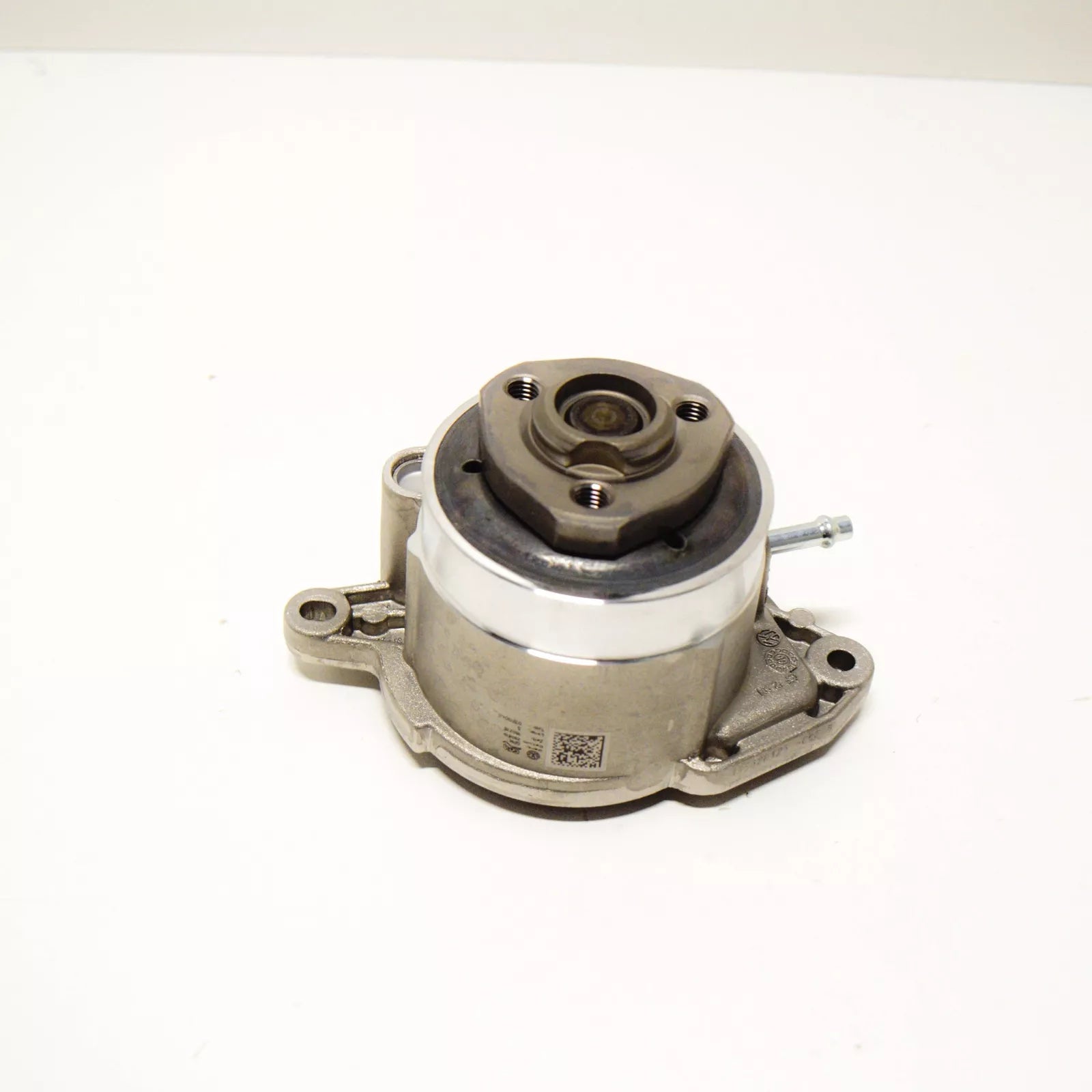 NEW AUDI A1 8X COOLANT PUMP 03F121004E ORIGINAL