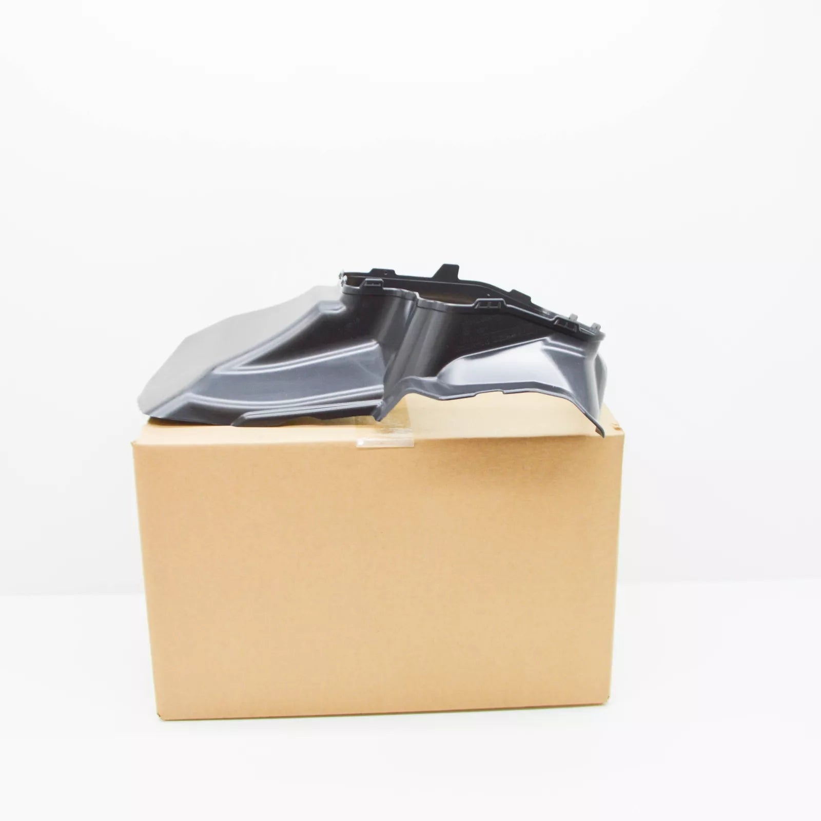 NEW BMW X6G06 FRONT LEFT AIR INTAKE GUIDE PART 51748070237 8070237 2021 ORIGINAL