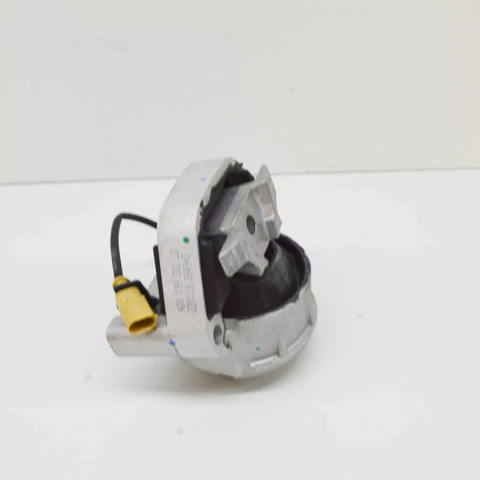 NEW AUDI A8 D4 ELECTRIC RIGHT SIDE ENGINE HYDRO-MOUNT 4G0199381LD ORIGINAL