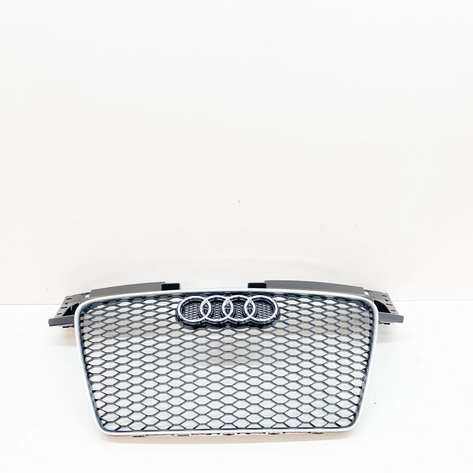 NEW AUDI TT RS 8J MK2 RADIATOR GRILLE 8J0853651GWJF ORIGINAL