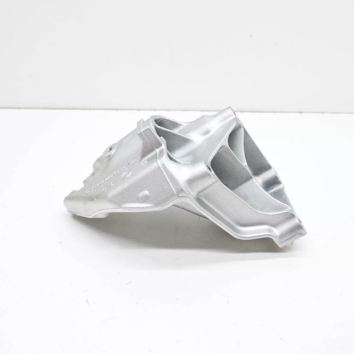 NEW MERCEDES-BENZ E W213 LEFT SIDE ENGINE BRACKET A6542232900