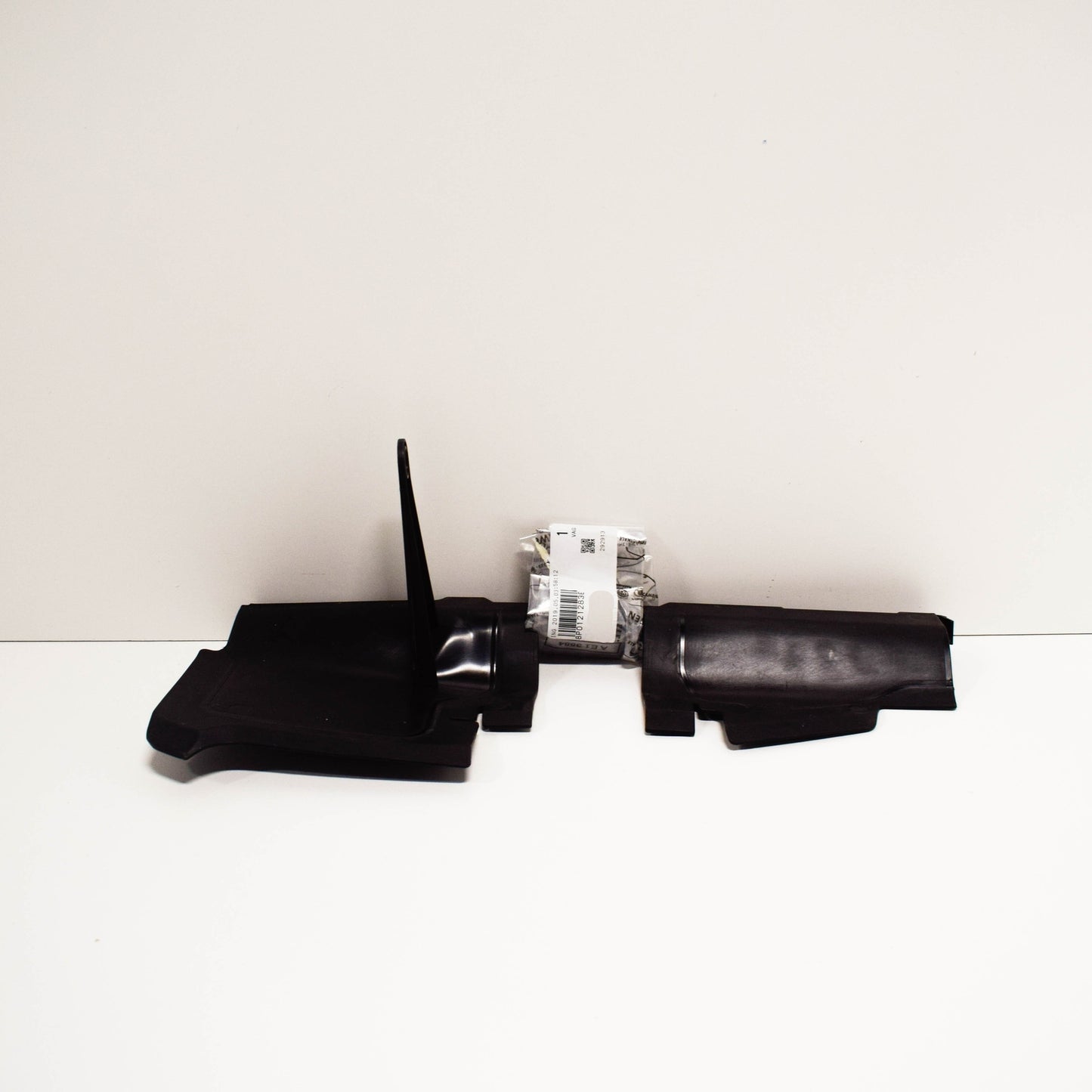 NEW AUDI A3 8P LEFT SIDE AIR GUIDE 8P0121283E ORIGINAL