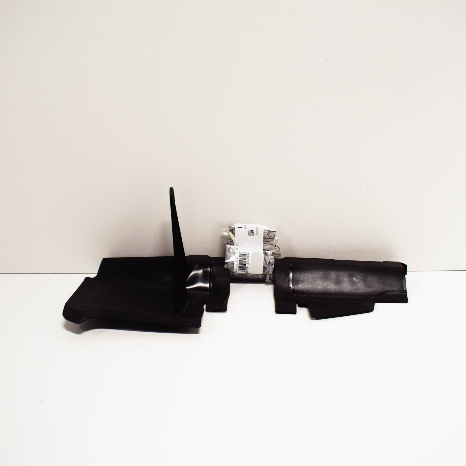 NEW AUDI A3 8P LEFT SIDE AIR GUIDE 8P0121283E ORIGINAL