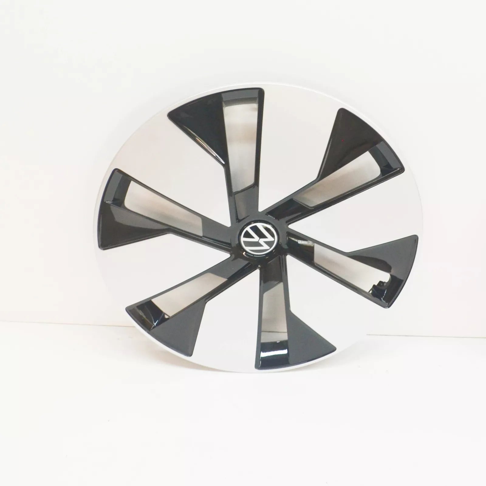 NEW VOLKSWAGEN ID.3 WHEEL TRIM RING COVER 10A601147BWZG ORIGINAL