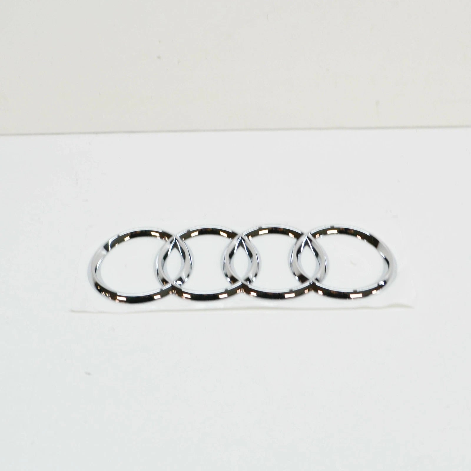 NEW AUDI A4 B8 REAR EMBLEM BADGE 8T0853742B2ZZ ORIGINAL