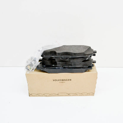 NEW AUDI A4 B9 FRONT WHEEL BRAKE PAD SET 4M0698151BK ORIGINAL
