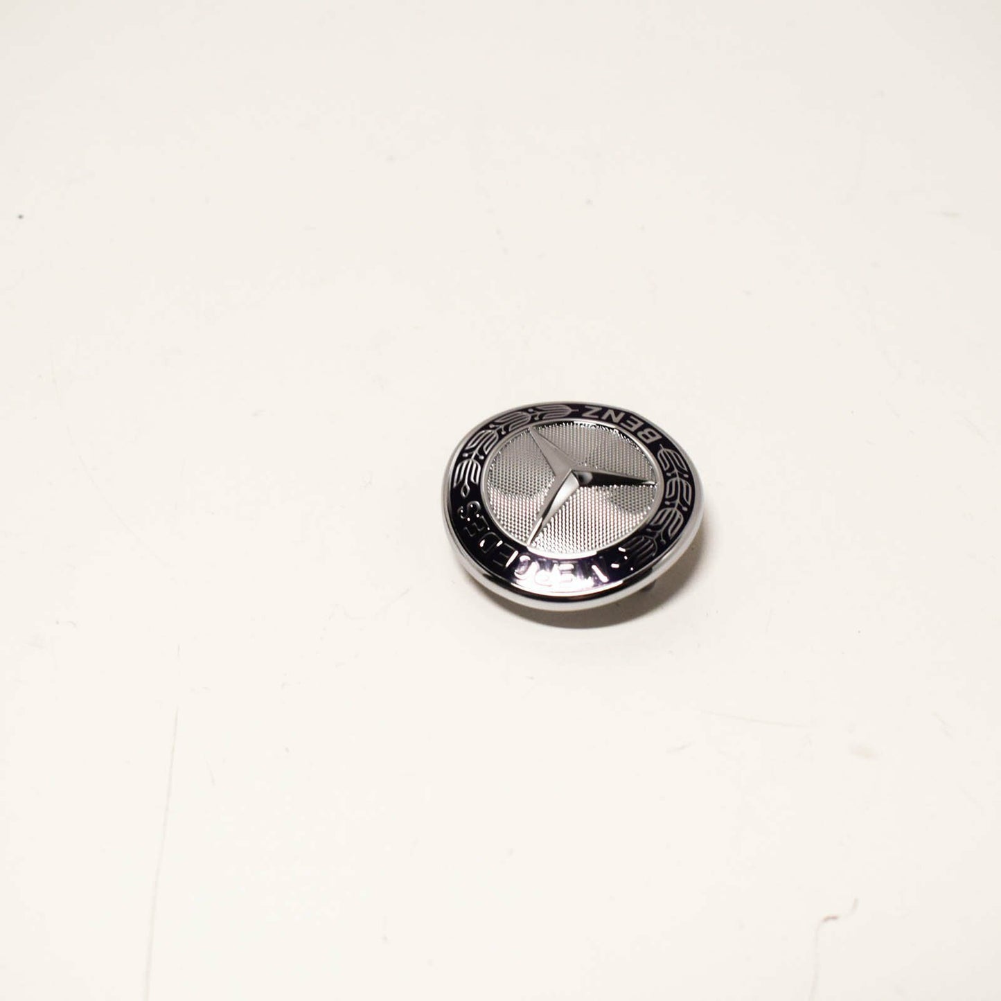 NEW MERCEDES-BENZ S-CLASS W221 FRONT GRILLE BADGE A2218170016 ORIGINAL