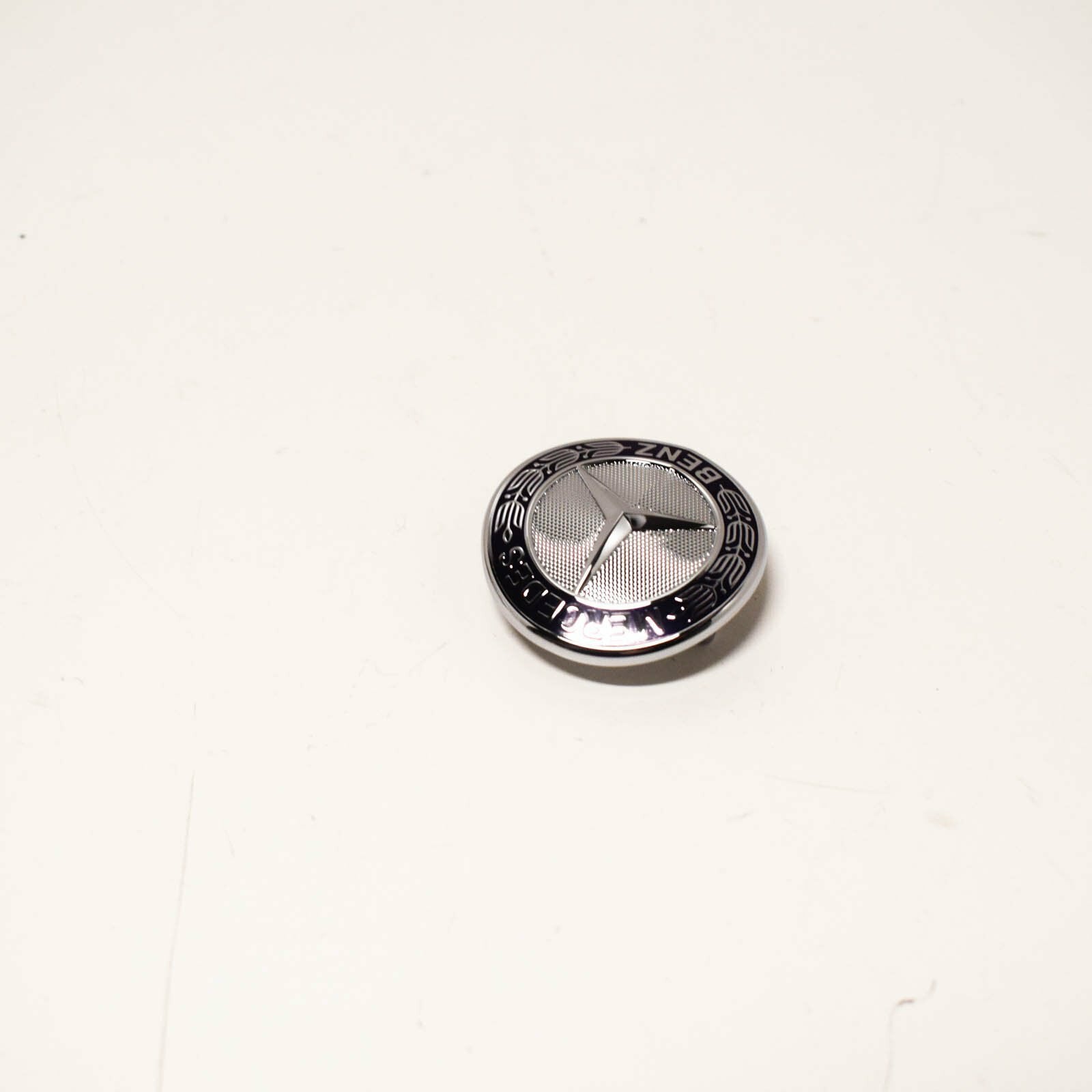 NEW MERCEDES-BENZ S-CLASS W221 FRONT GRILLE BADGE A2218170016 ORIGINAL