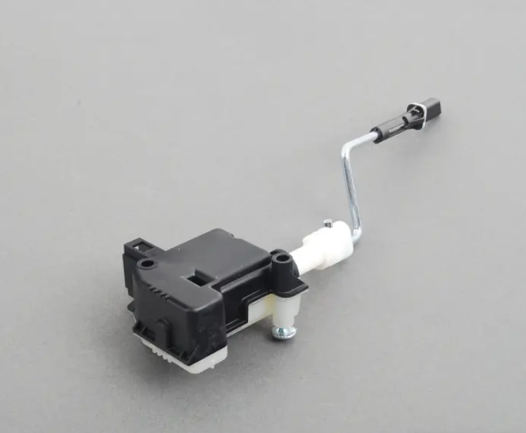 NEW VOLKSWAGEN JETTA A5 MK5 REAR FUEL TANK FLAP ACTUATOR 1K5810773A ORIGINAL