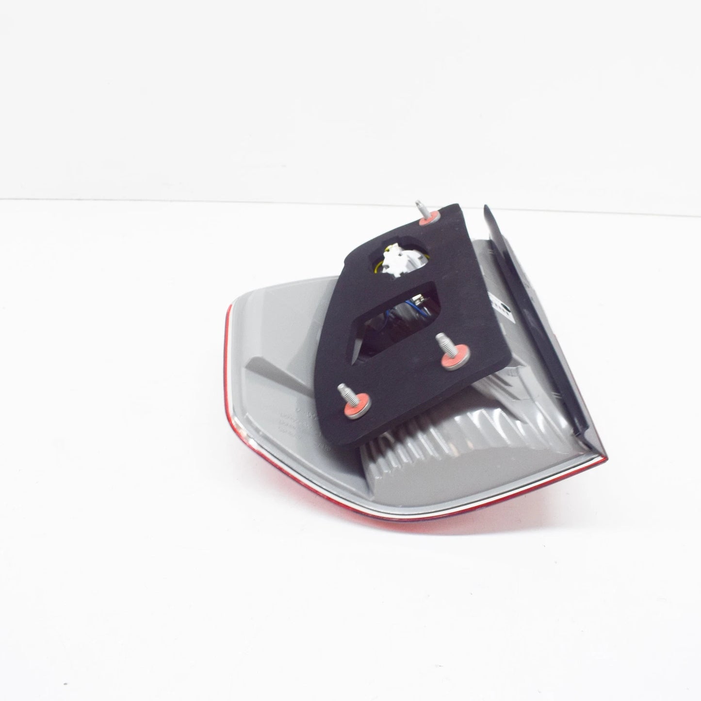 NEW BMW X3 E83 COMBINATION REAR RIGHT TAIL LIGHT 63217162210 ORIGINAL