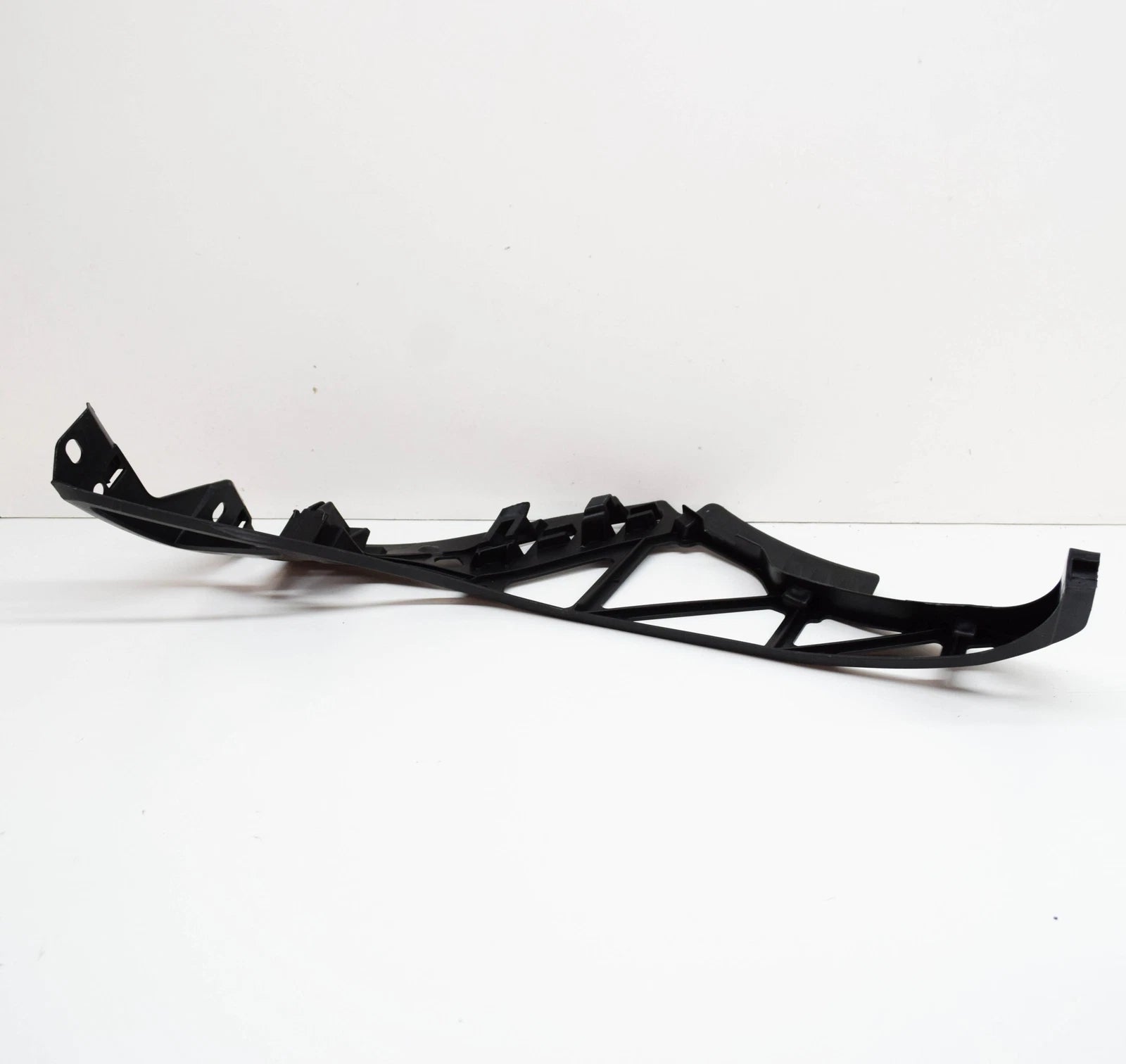 NEW VOLKSWAGEN GOLF PLUS REAR LEFT BUMPER BRACKET GUIDE 5M0807377C 2014 ORIGINAL