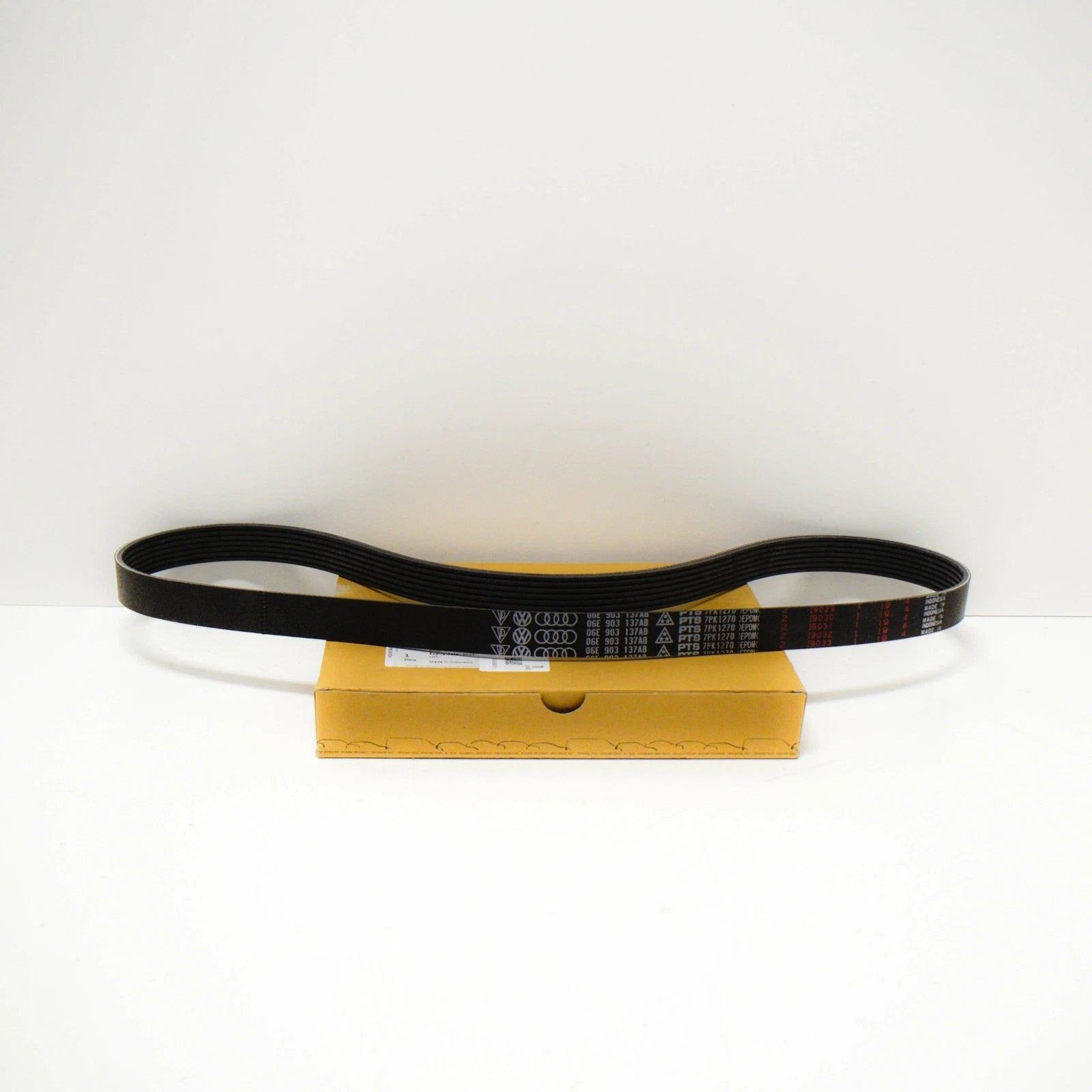 NEW AUDI A4 B8 3.0 PETROL A/C SERPENTINE BELT 06E903137AB 2013