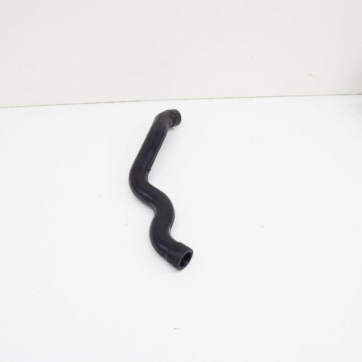 NEW MERCEDES-BENZ C W203 ENGINE CRANKCASE BREATHER HOSE A1120180682 ORIGINAL