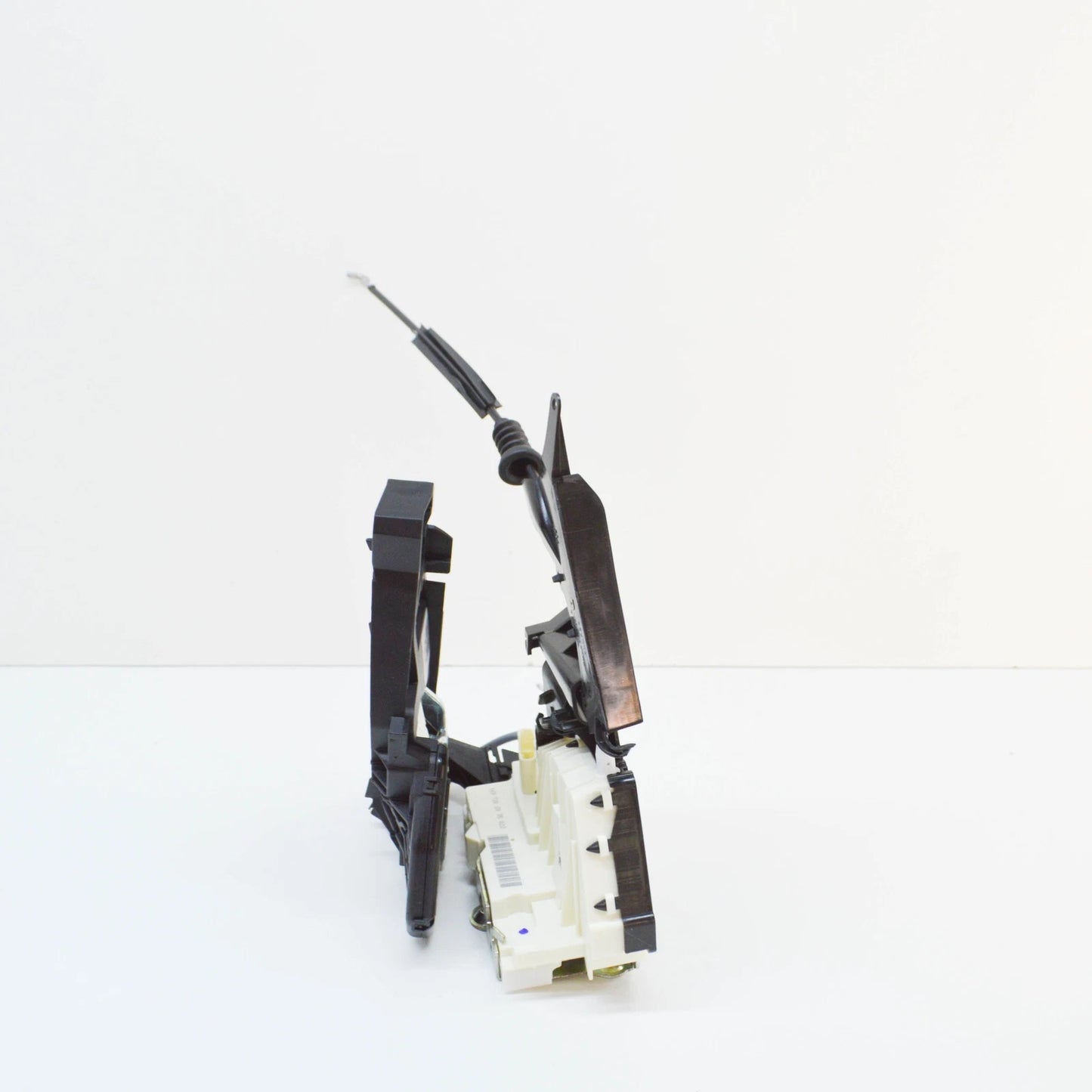 NEW MERCEDES-BENZ B W245 FRONT RIGHT DOOR LOCK LHD A1697204435