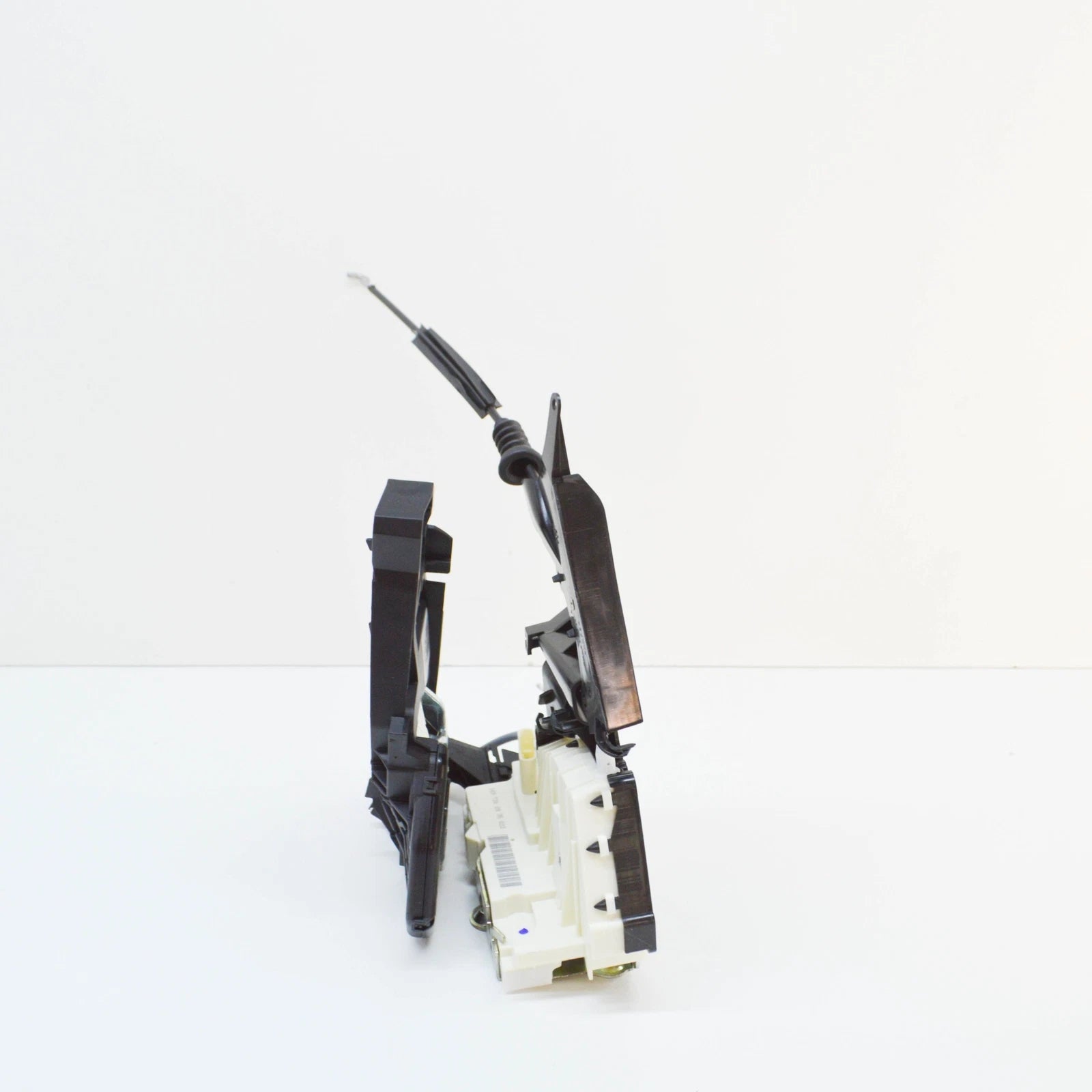 NEW MERCEDES-BENZ B W245 FRONT RIGHT DOOR LOCK LHD A1697204435