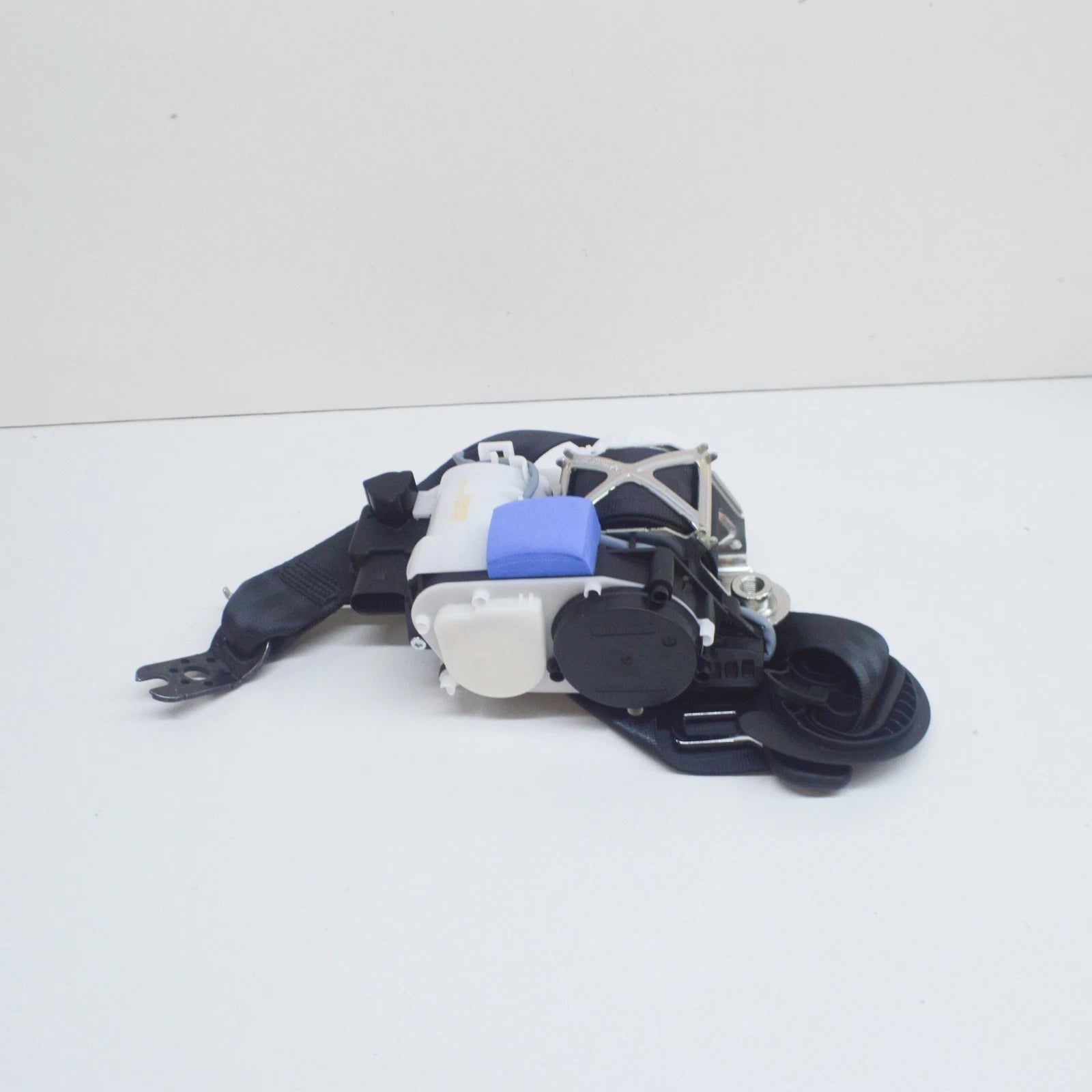 NEW VW GOLF MK7 FRONT RIGHT THREE-POINT SEATBELT RHD 5G4857706NRAA ORIGINAL