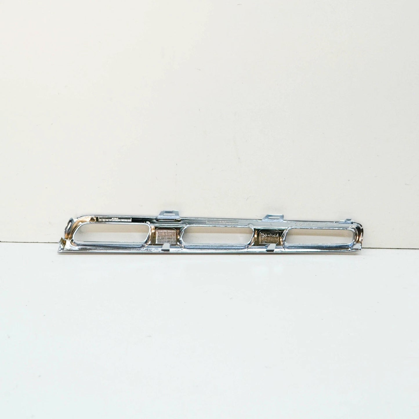 NEW MERCEDES-BENZ GLA H247 FRONT RIGHT BUMPER GRILLE MOLDING A2478884600