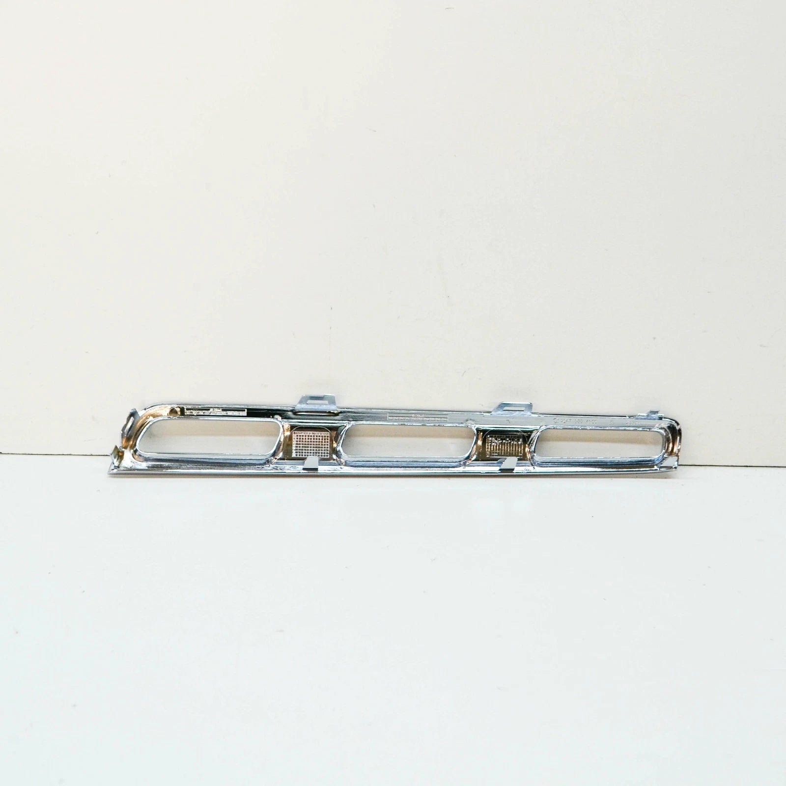 NEW MERCEDES-BENZ GLA H247 FRONT RIGHT BUMPER GRILLE MOLDING A2478884600