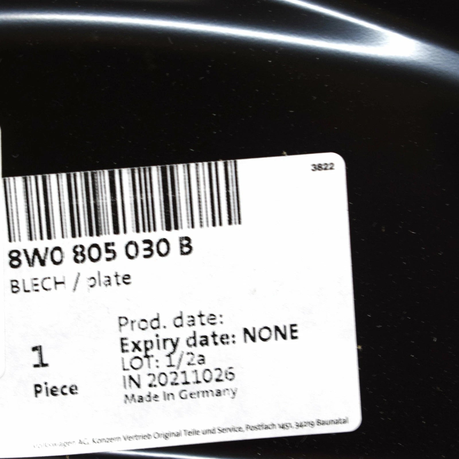 NEW AUDI A4 B9 FRONT RIGHT WING PLASTIC FILLER PLATE 8W0805030B