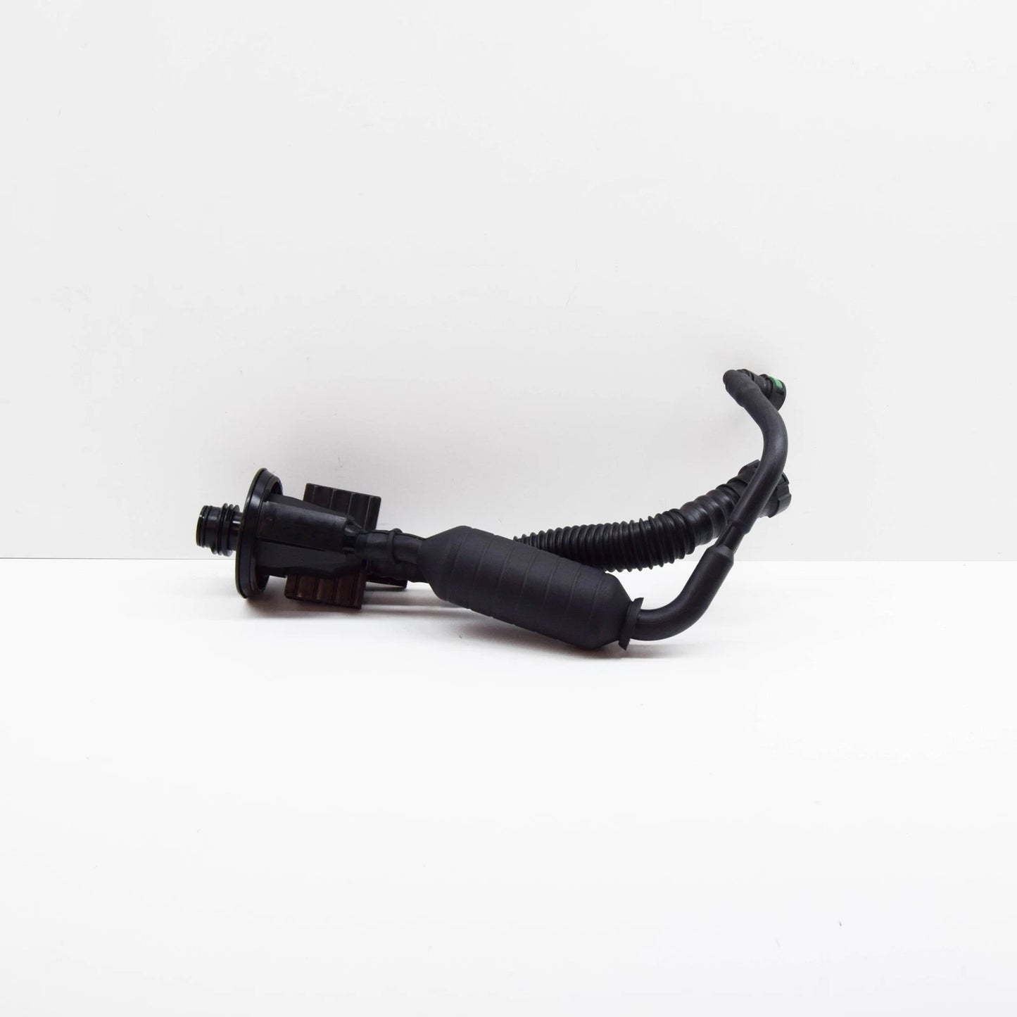 NEW MERCEDES-BENZ SPRINTER W907 ADBLUE TANK FILLER NECK A9104700100 ORIGINAL