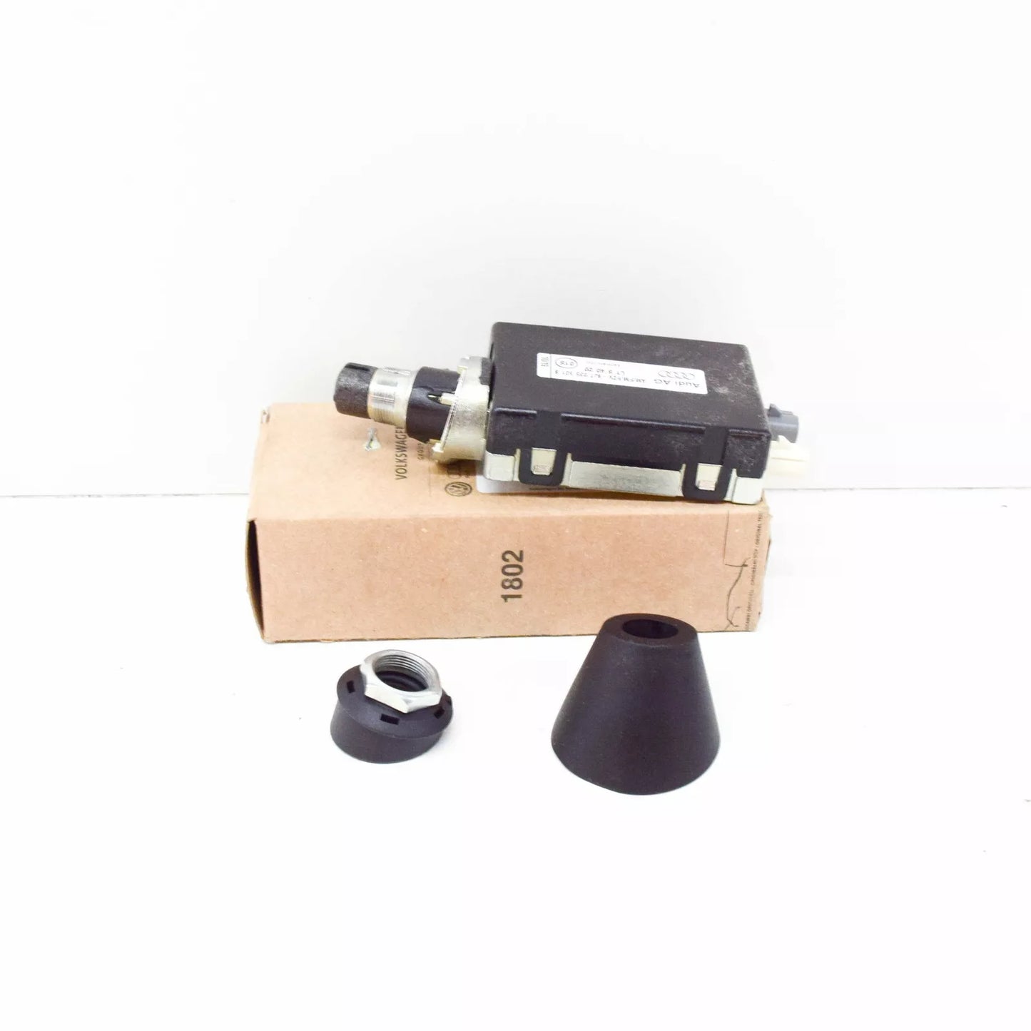 NEW AUDI TT ROADSTER 8J MK2 AERIAL BASE 8J7035501B