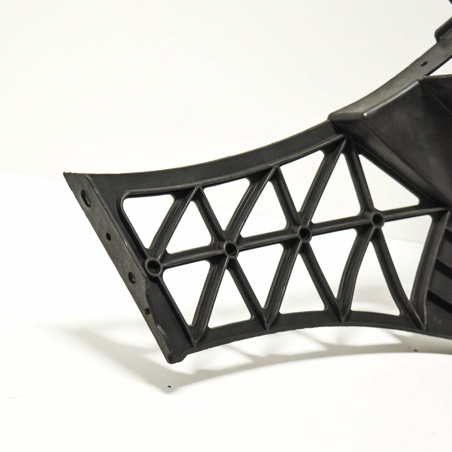 NEW MB E W212 FRONT RIGHT AMG FACELIFT MOUNTING BRACKET A2128854865