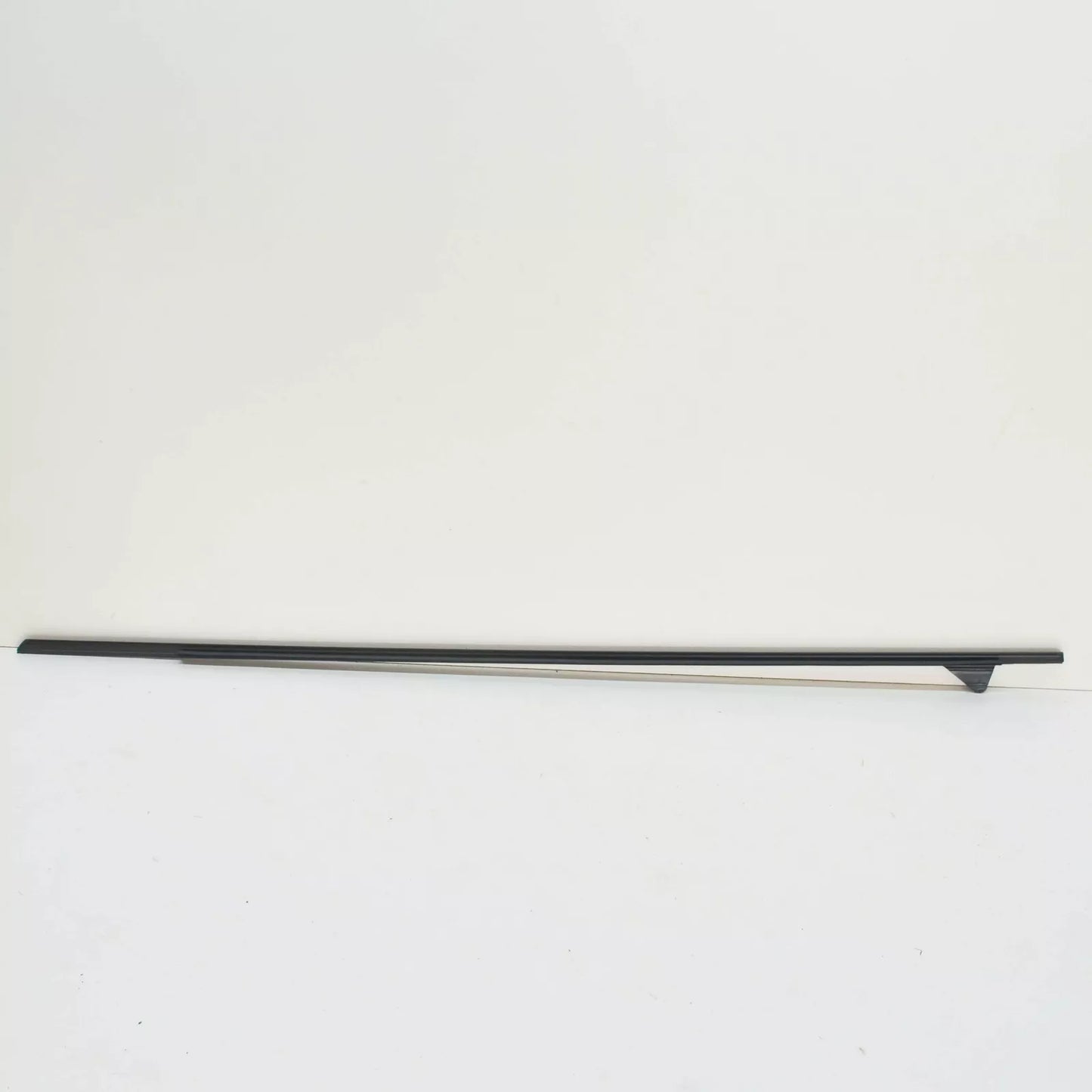 NEW AUDI A3 8P FRONT RIGHT DOOR OUTER WINDOW APERTURE SEAL 8P3837478C