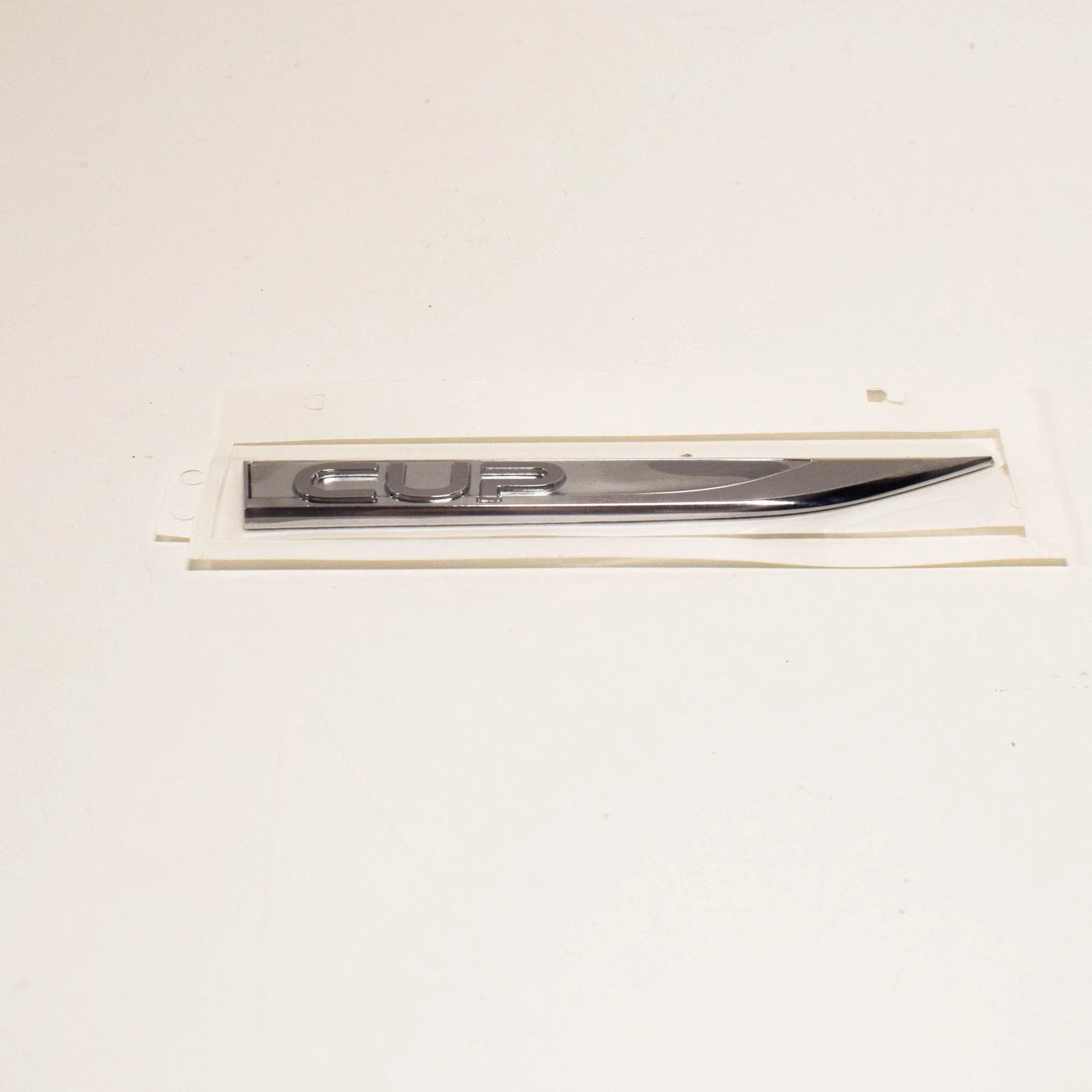 NEW VW GOLF MK7 GTI R32 RIGHT SIDE WING EMBLEM BADGE 5G0853688SCMO ORIGINAL