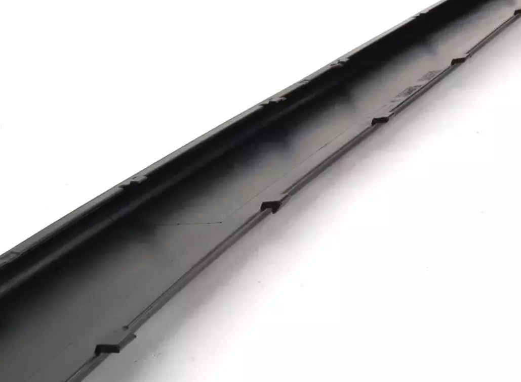 NEW BMW 3 CABRIO E46 REAR UPPER BUMPER TRIM CENTER 51128212589 8212589 ORIGINAL