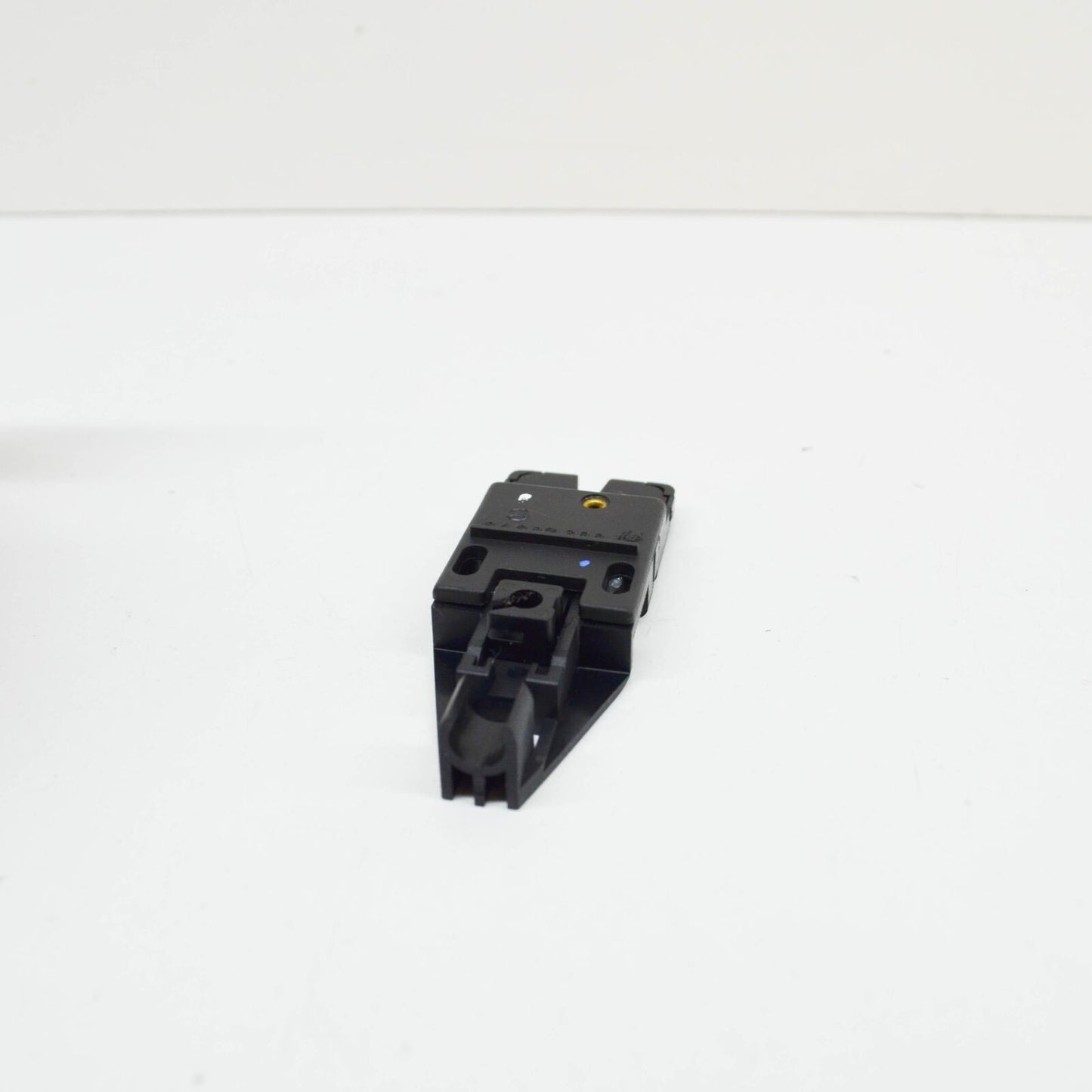 NEW MERCEDES BENZ CL C215 GLOVE BOX LATCH FASTENER A2206800484 ORIGINAL