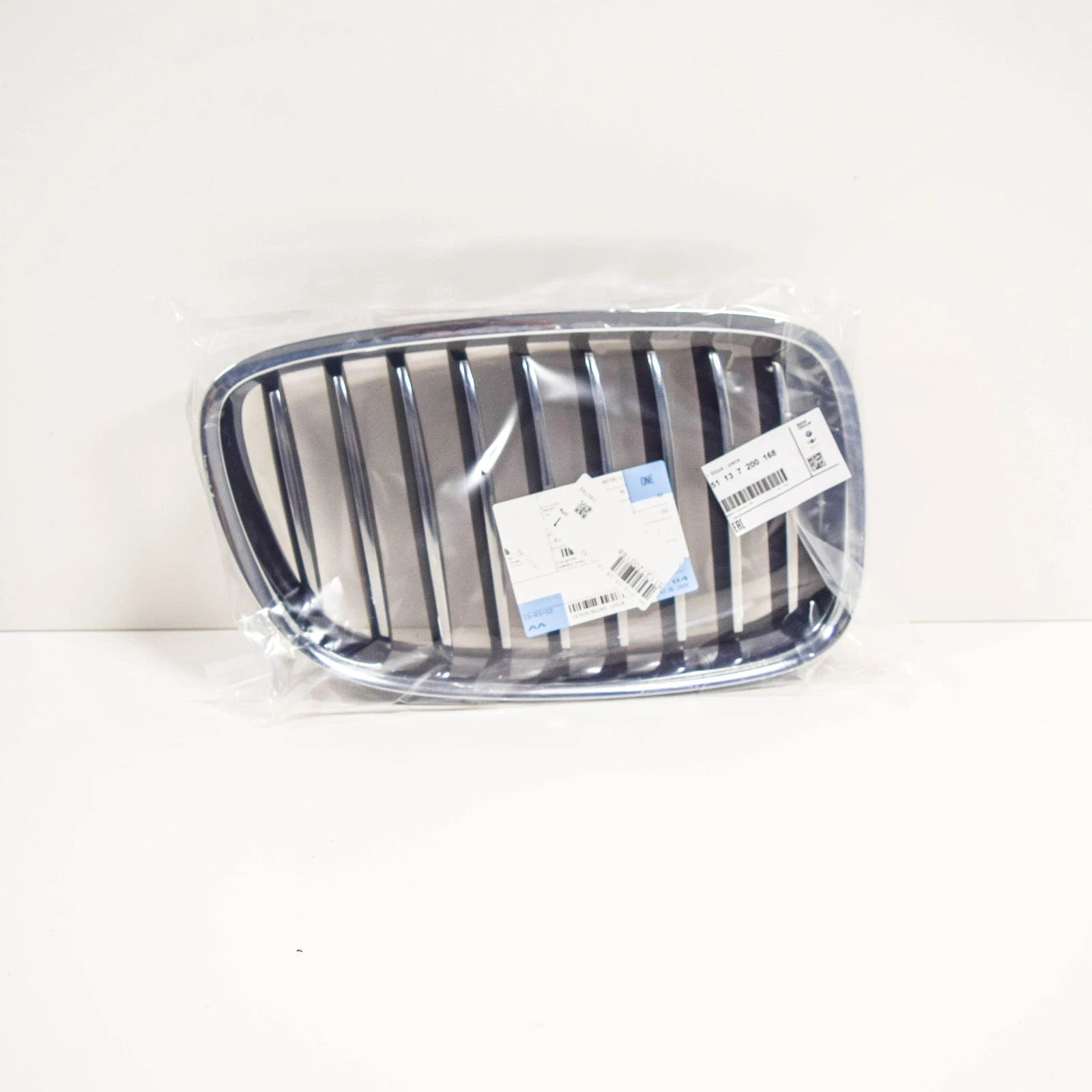 NEW BMW 5 GRAN TURISMO F07 FRONT RADIATOR RIGHT GRILLE 51137200168 ORIGINAL