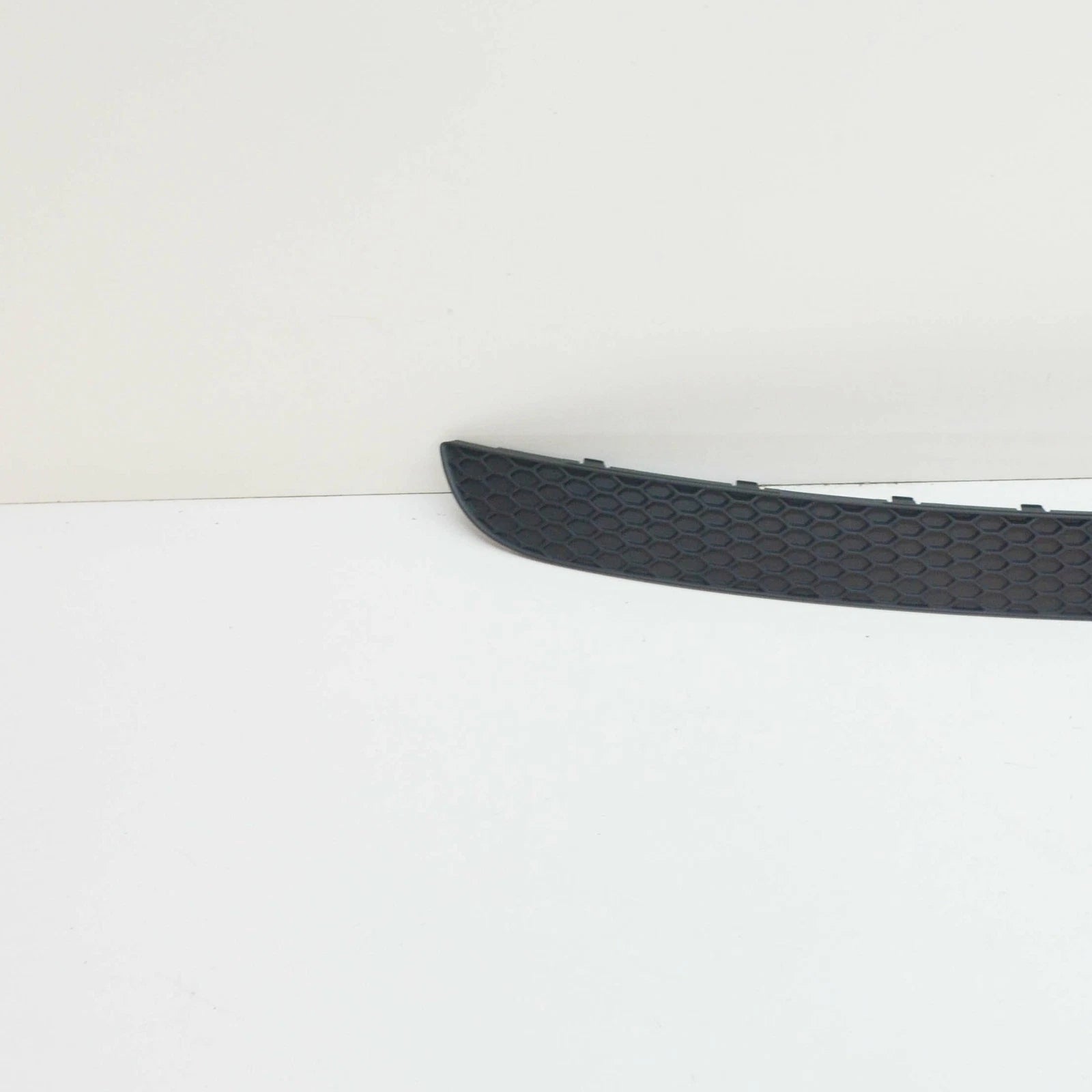 NEW AUDI Q5 8R REAR BUMPER CENTER LOWER GRILLE 8R0807823F 2014