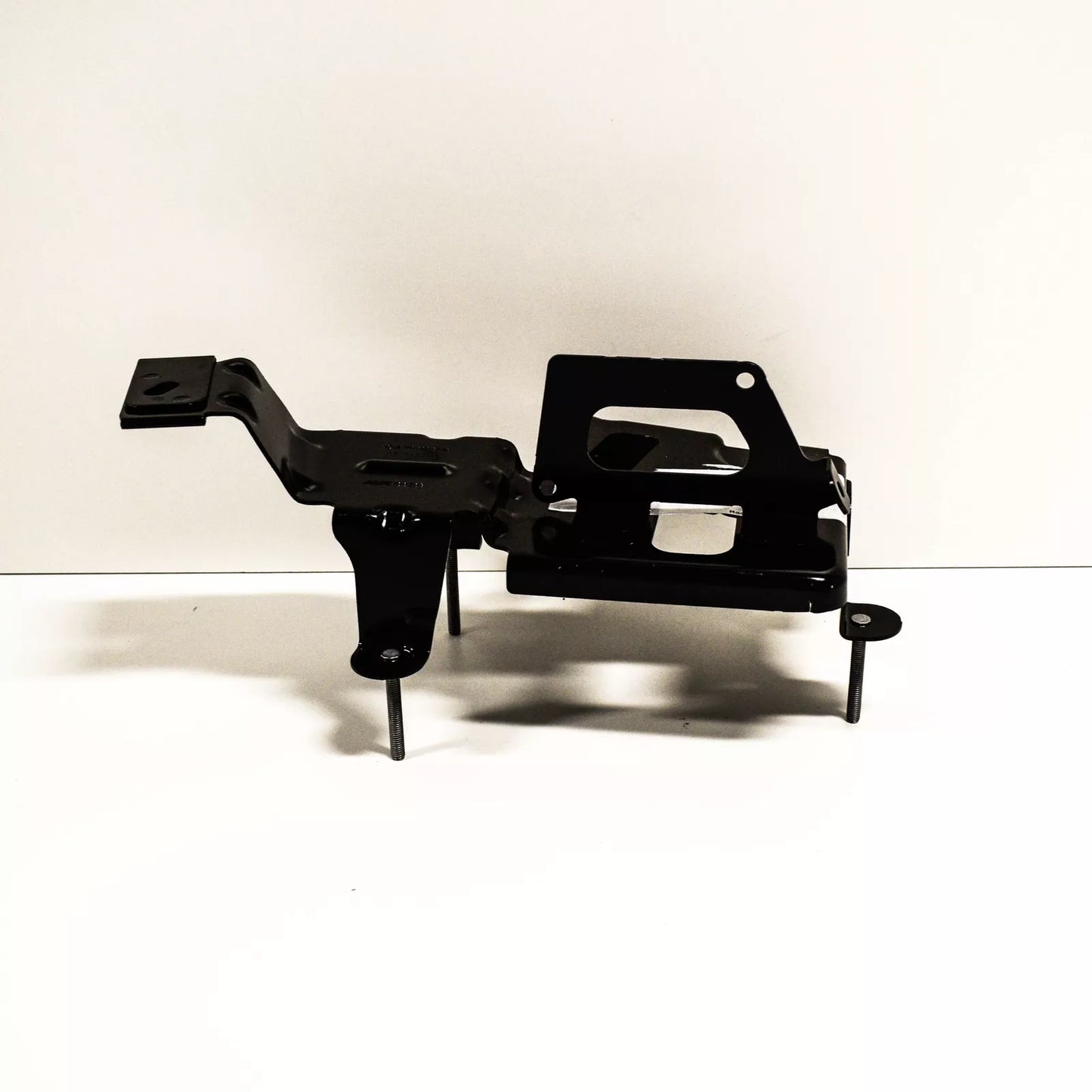 NEW MERCEDES-BENZ GLE W166 AIR COMPRESSOR BRACKET A1663200143 ORIGINAL