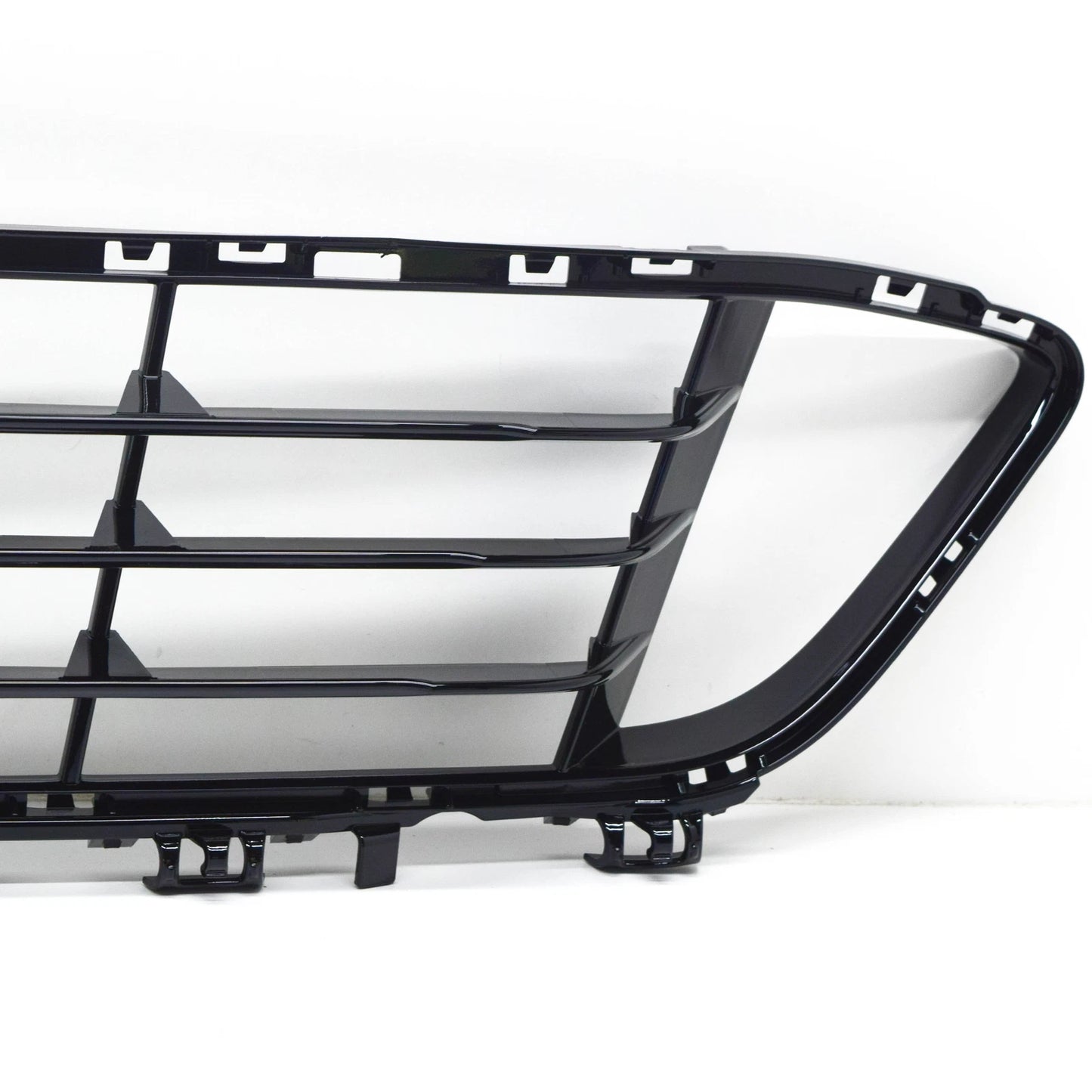NEW BMW X1 F48 FRONT BUMPER LOWER CENTER GRILLE 51117383353 7383353 2015