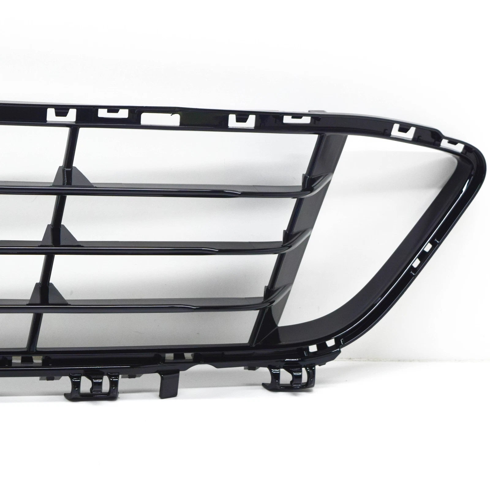 NEW BMW X1 F48 FRONT BUMPER LOWER CENTER GRILLE 51117383353 7383353 2015
