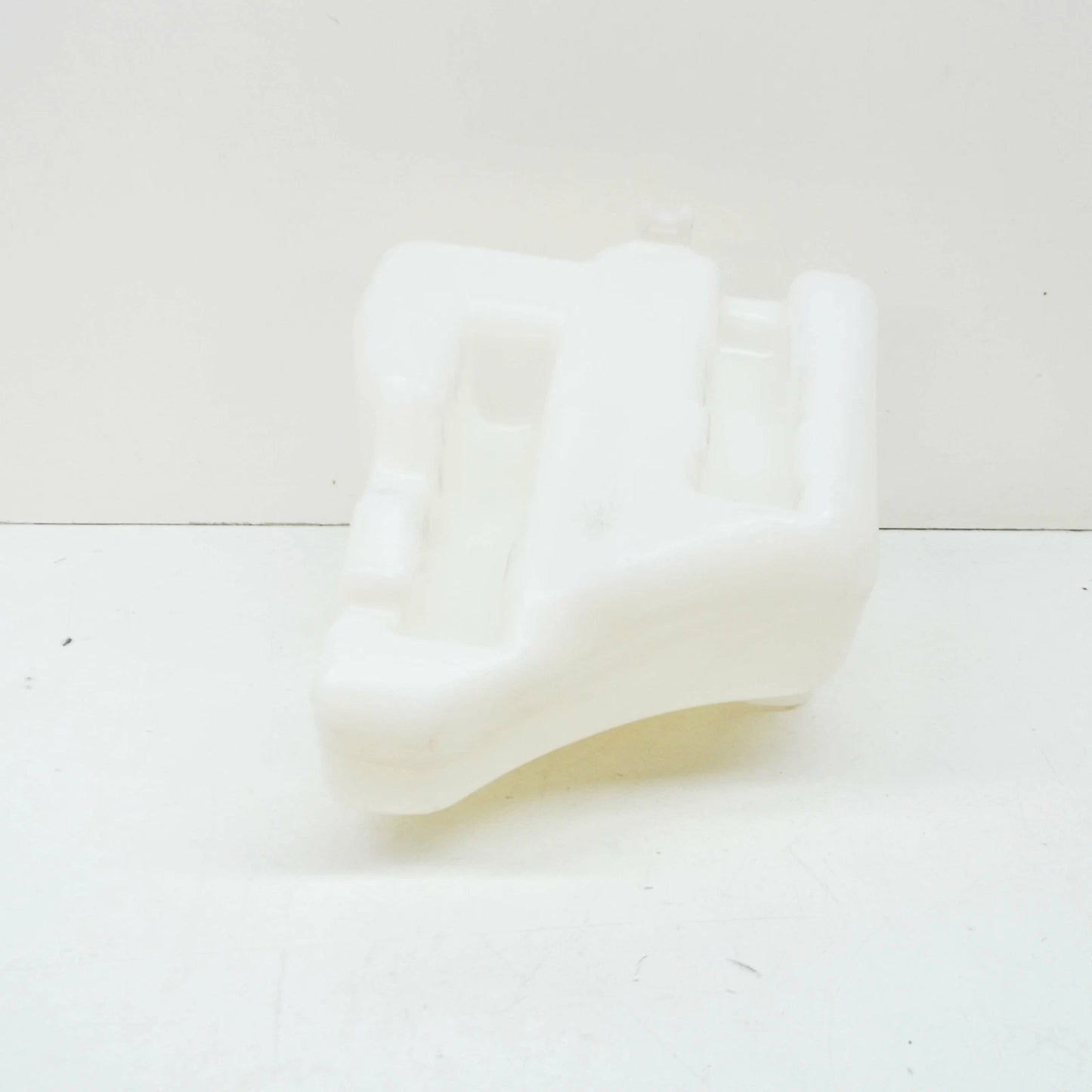 NEW MERCEDES BENZ SL R107 WINDSCREEN WASHER TANK RESERVOIR A1078690620