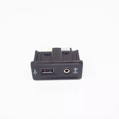 NEW VOLKSWAGEN GOLF MK7 USB AND AUX-IN CONNECTION 5G0035222C