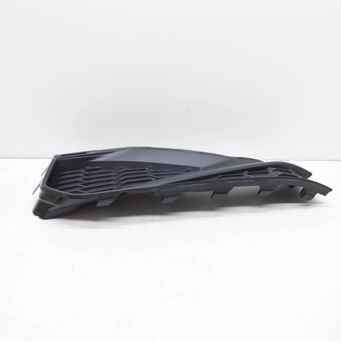 NEW VW PASSAT ALLTRACK B8 FRONT RIGHT BUMPER GRILLE 561853666P9B9