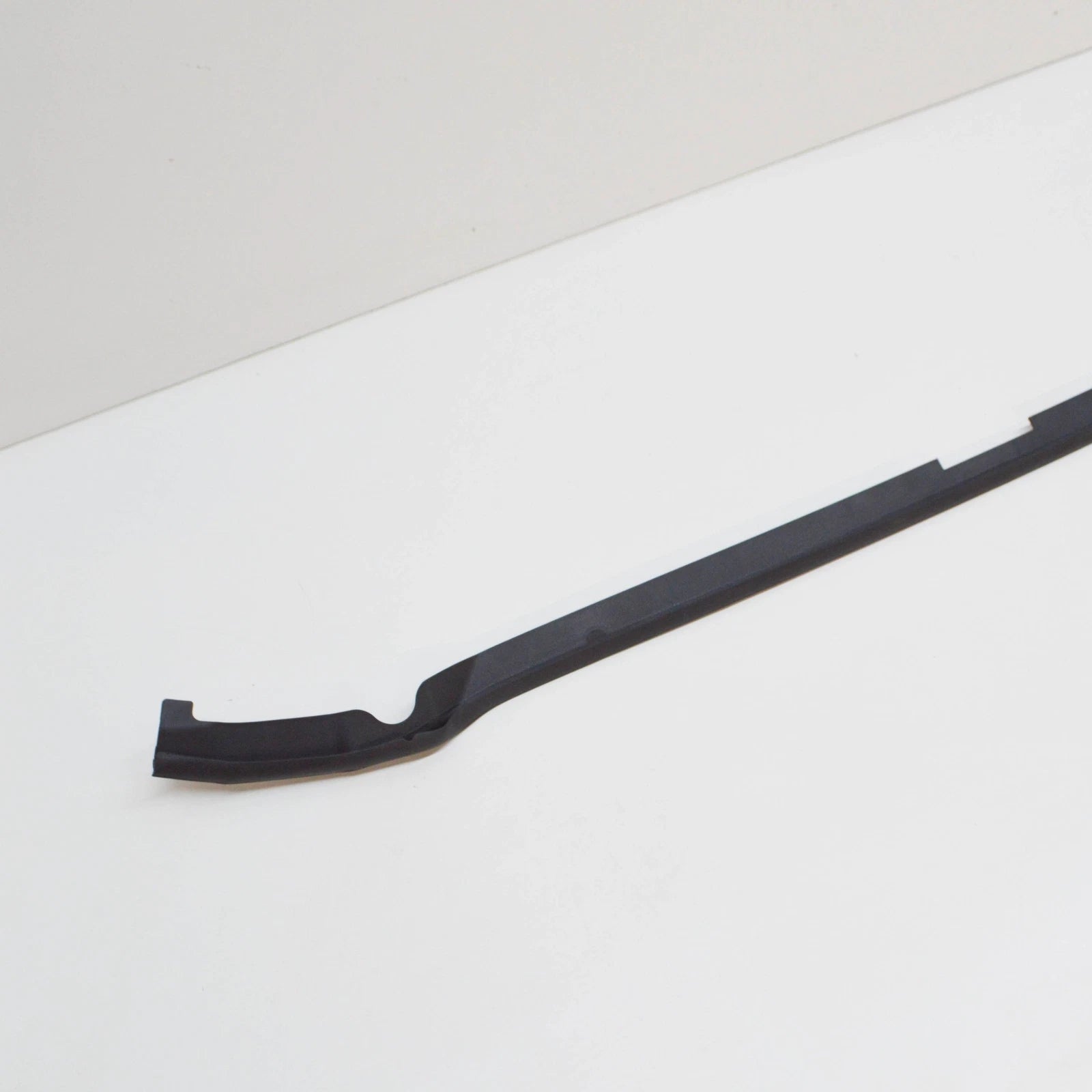 NEW AUDI Q5 8R FRONT BONNET EDGE PROTECTION 8R0823126H ORIGINAL