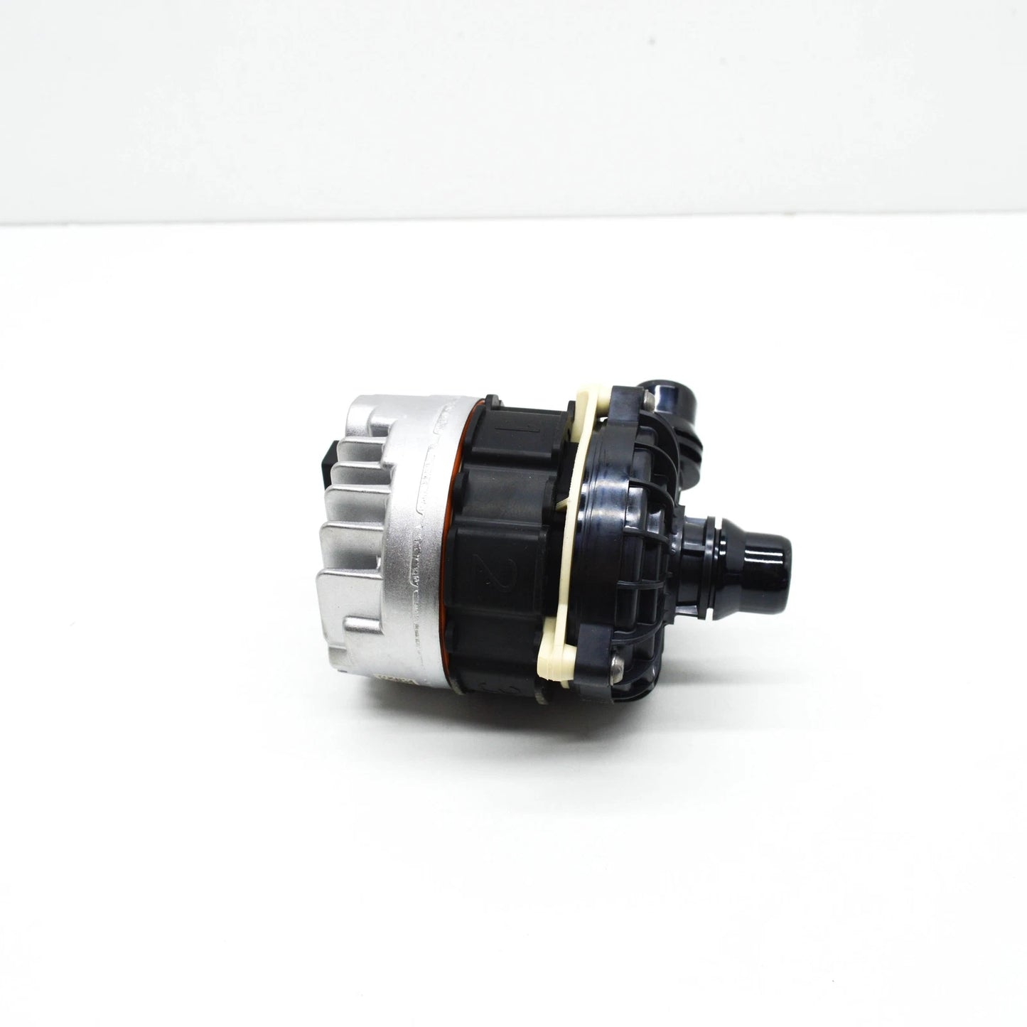 NEW MERCEDES-BENZ S W222 LOW TEMPERATURE COOLANT PUMP A0005003800 ORIGINAL