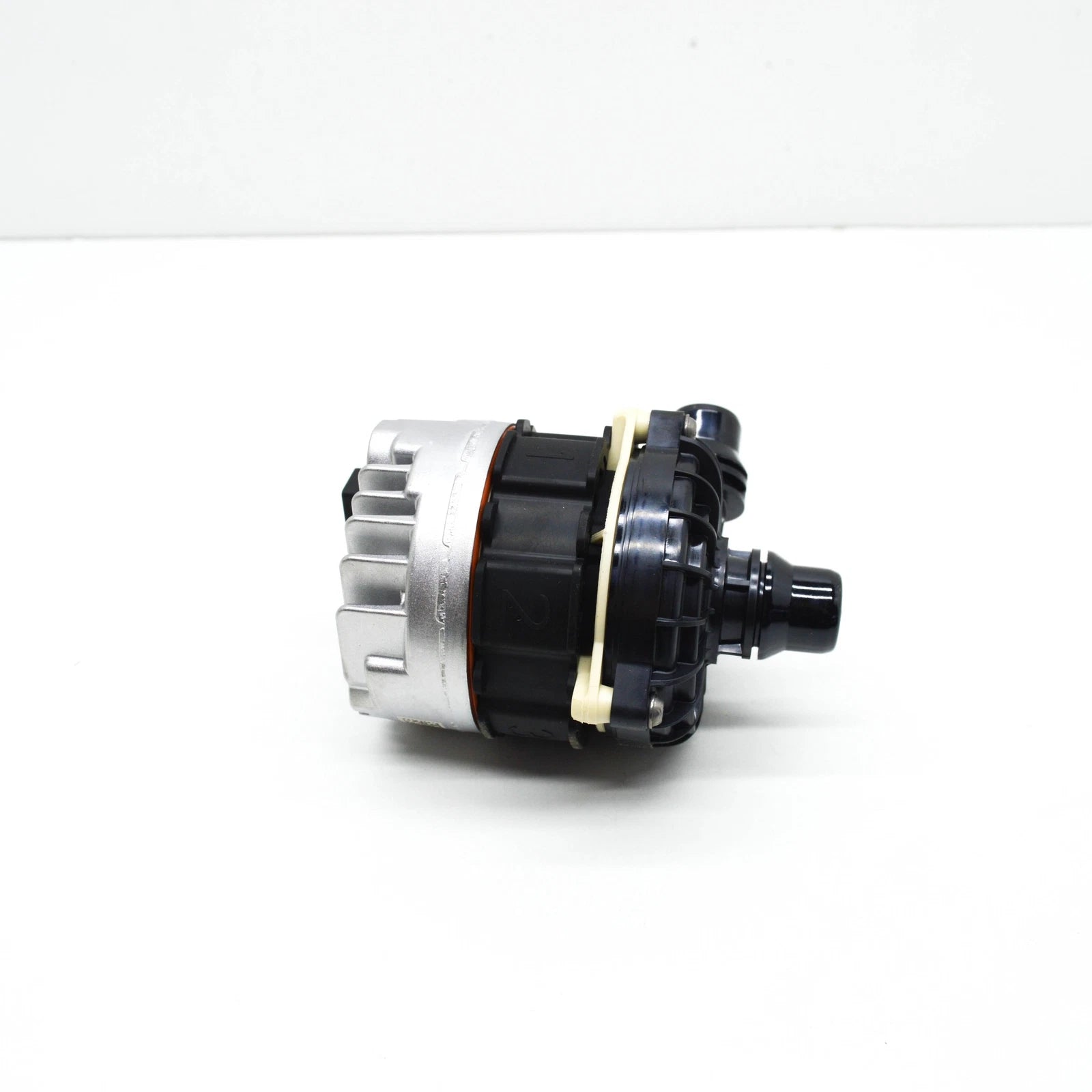 NEW MERCEDES-BENZ S W222 LOW TEMPERATURE COOLANT PUMP A0005003800 ORIGINAL