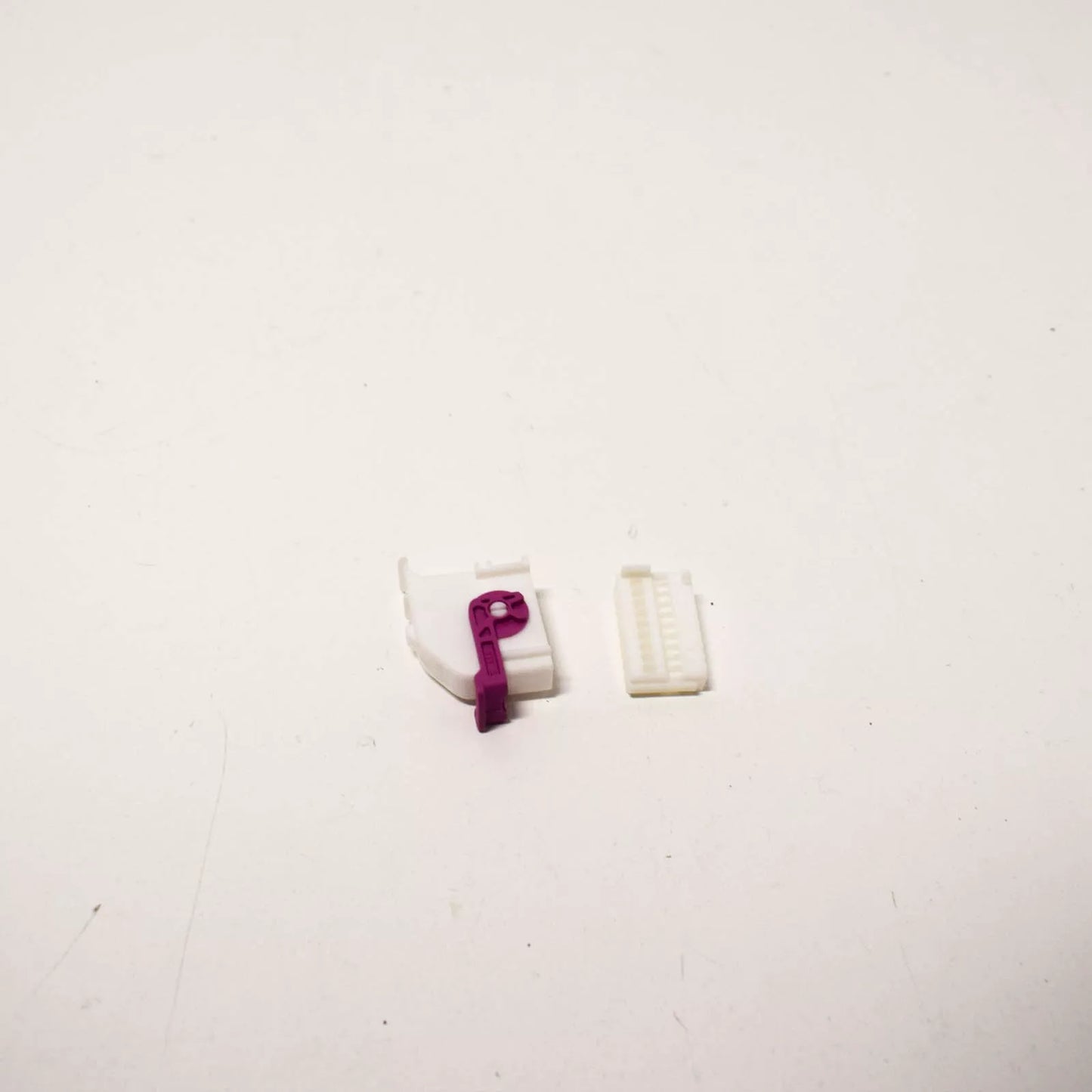 NEW VOLKSWAGEN PHAETON 3D FLAT CONTACT HOUSING 18PIN 5Q0972718B ORIGINAL